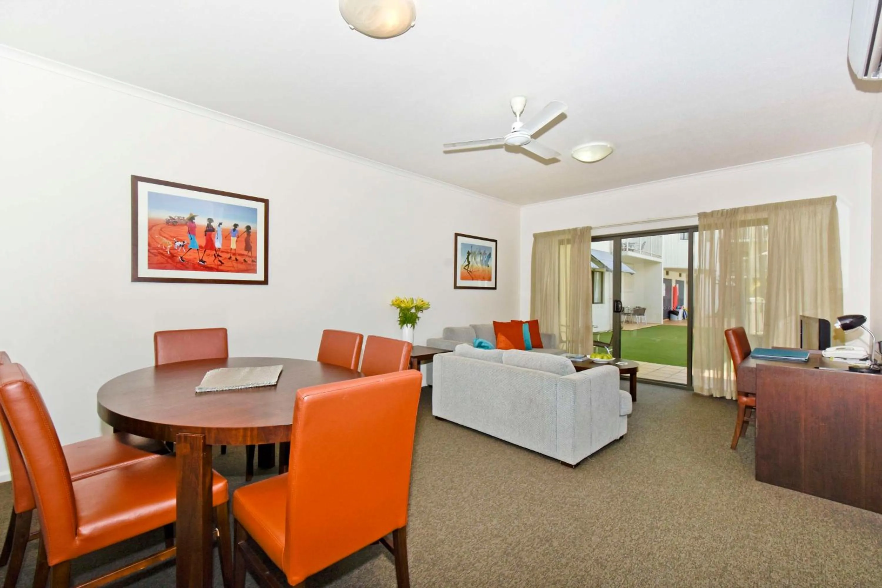 Living room in Metro Advance Apartments & Hotel