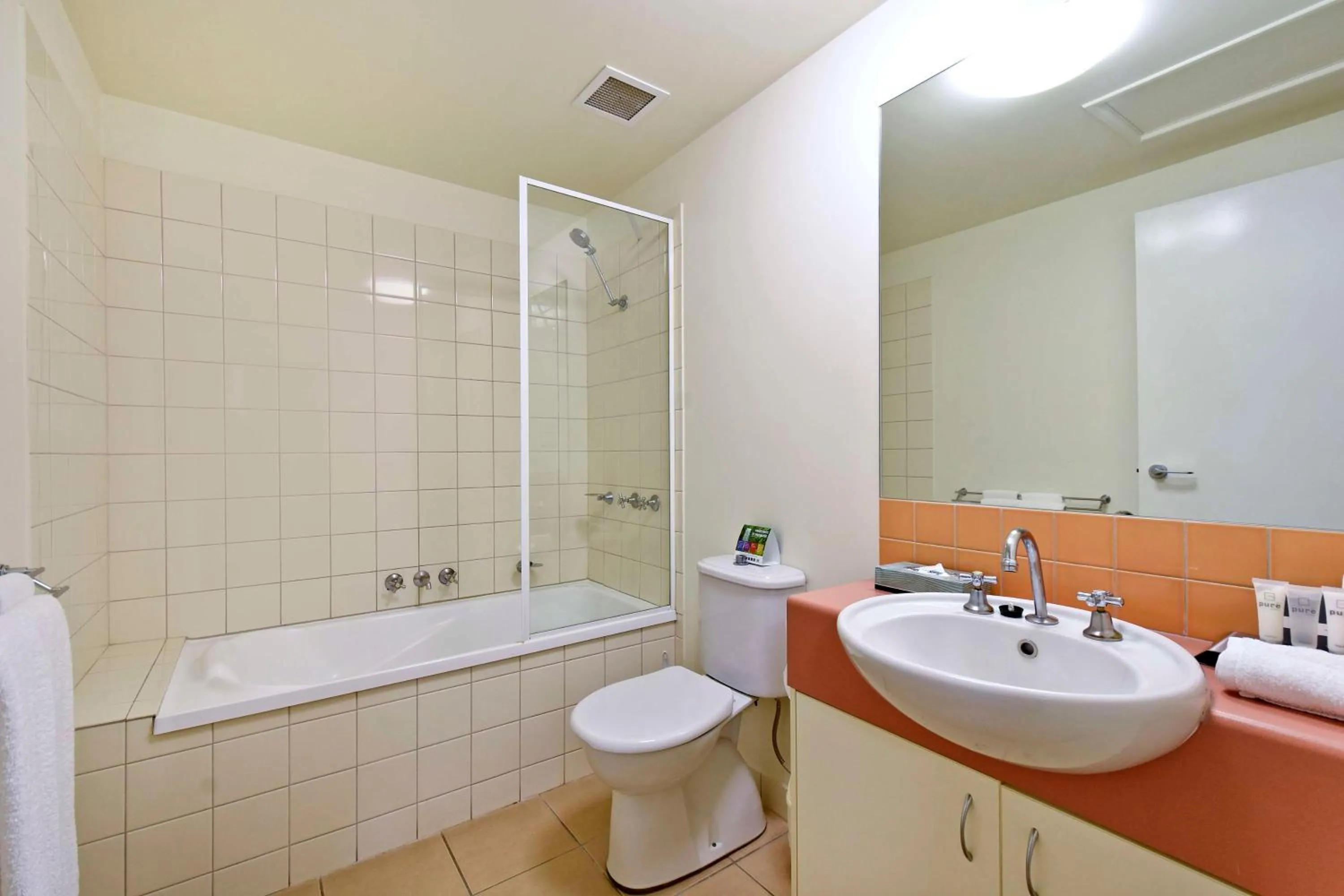 Bathroom in Metro Advance Apartments & Hotel