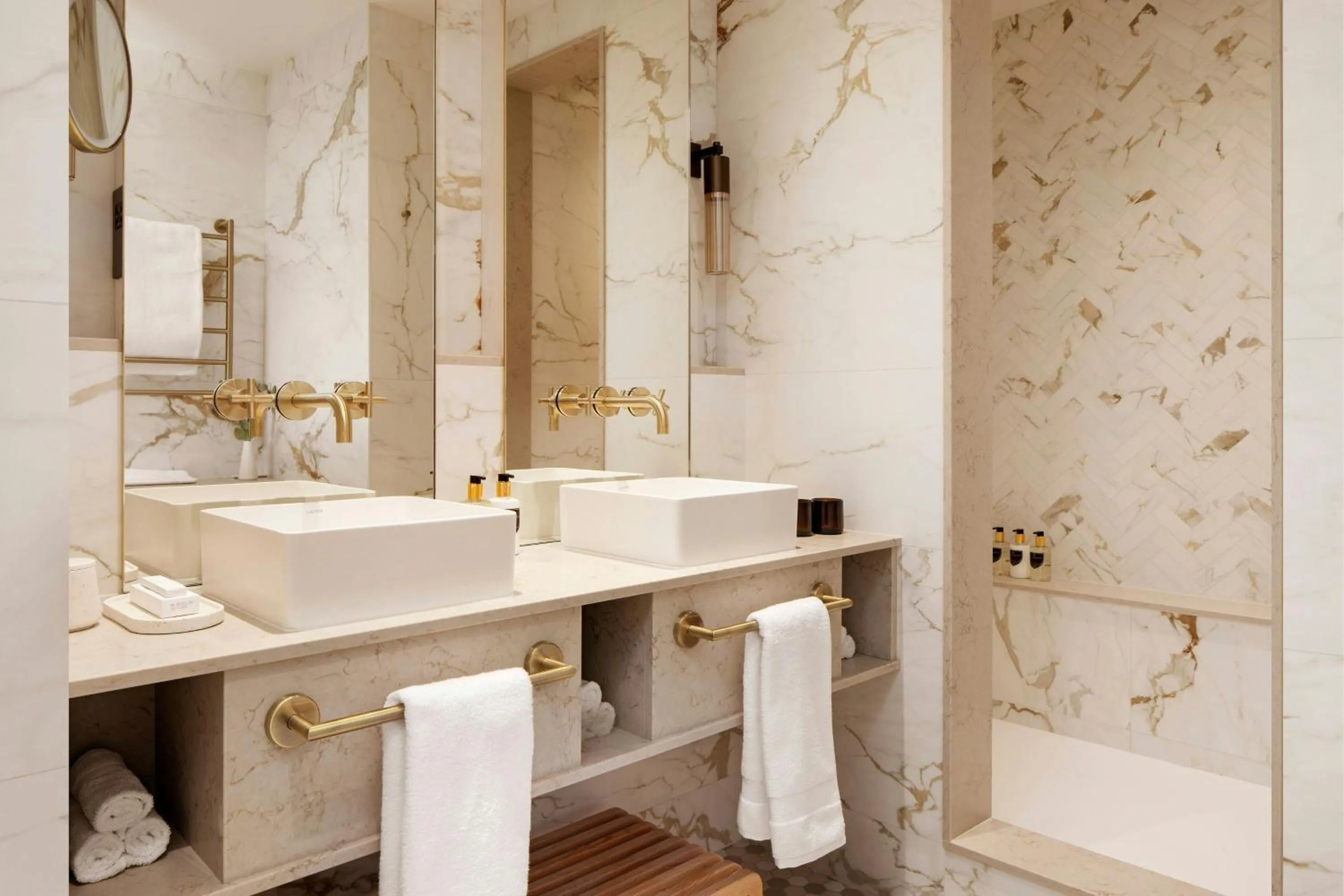 Bathroom in Montcalm Mayfair, Autograph Collection
