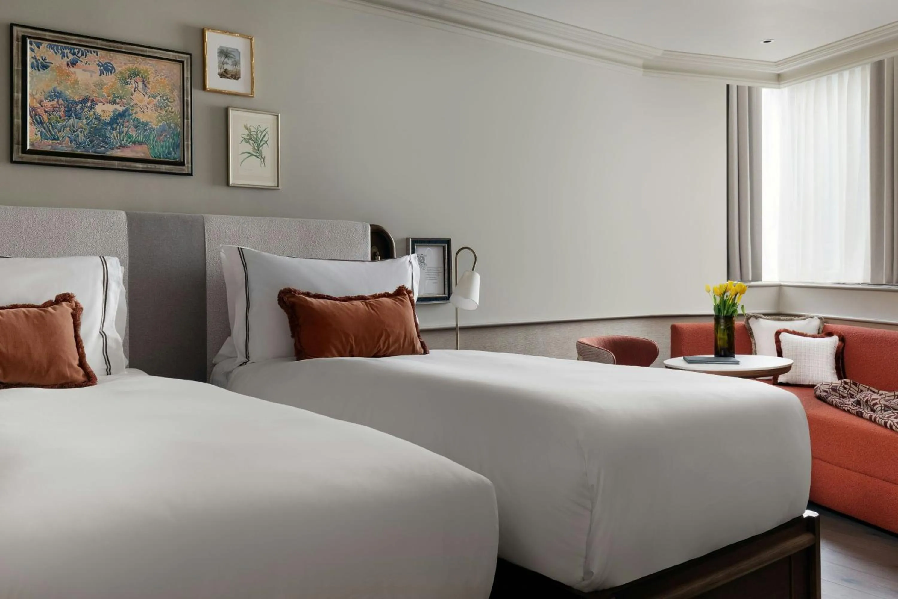 Photo of the whole room, Bed in Montcalm Mayfair, Autograph Collection