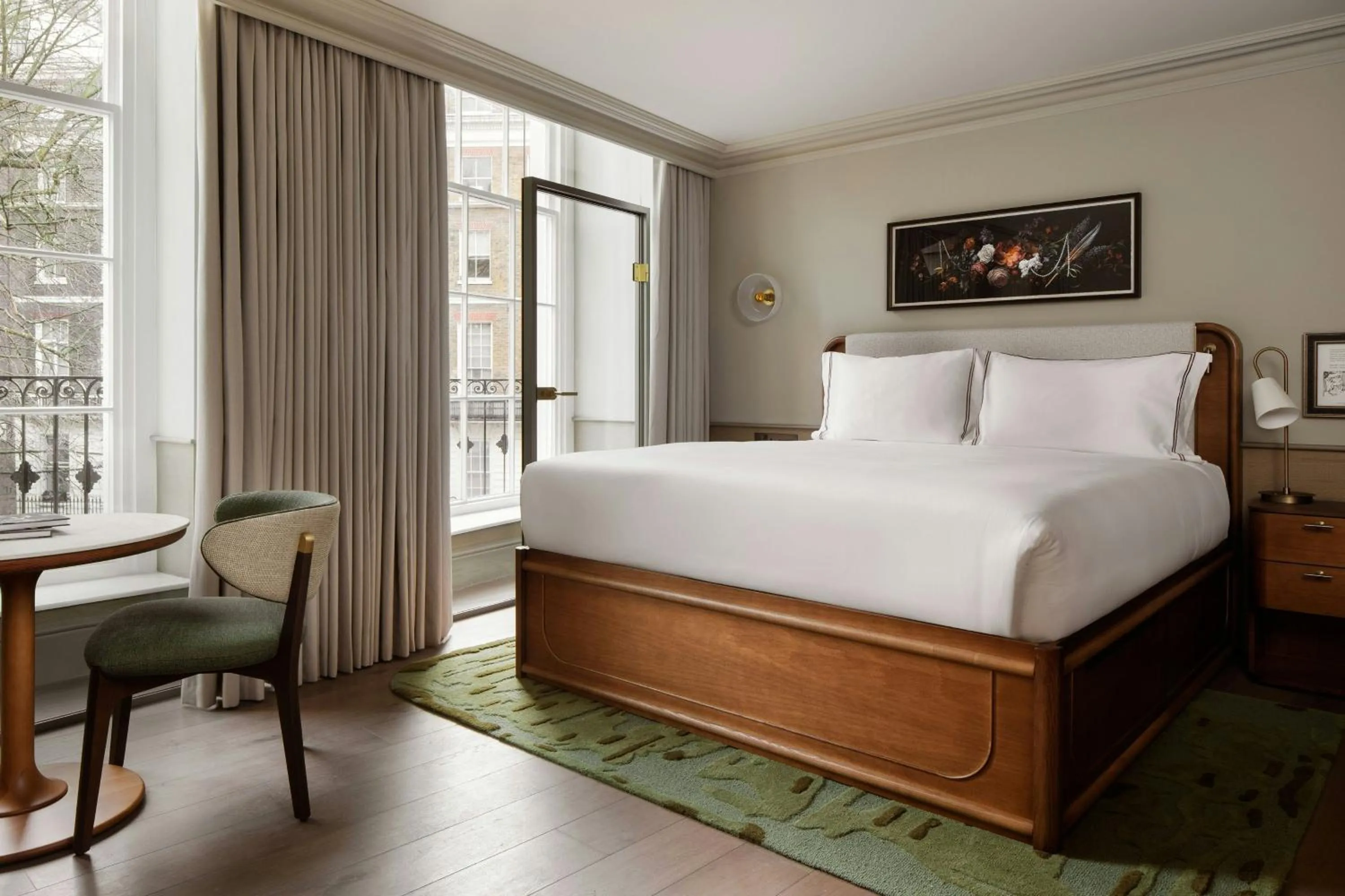 Photo of the whole room, Bed in Montcalm Mayfair, Autograph Collection