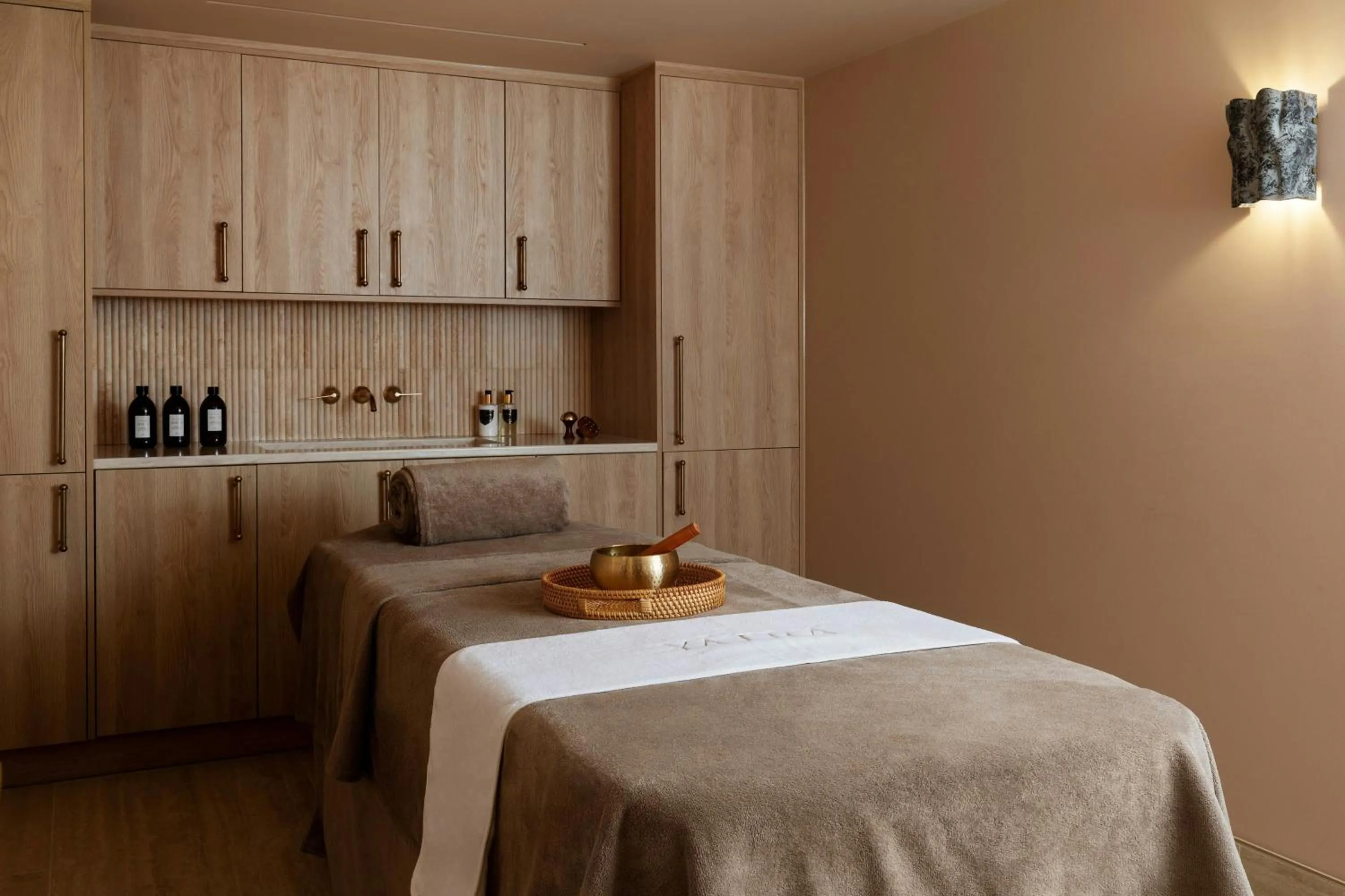 Spa and wellness centre/facilities, Bed in Montcalm Mayfair, Autograph Collection
