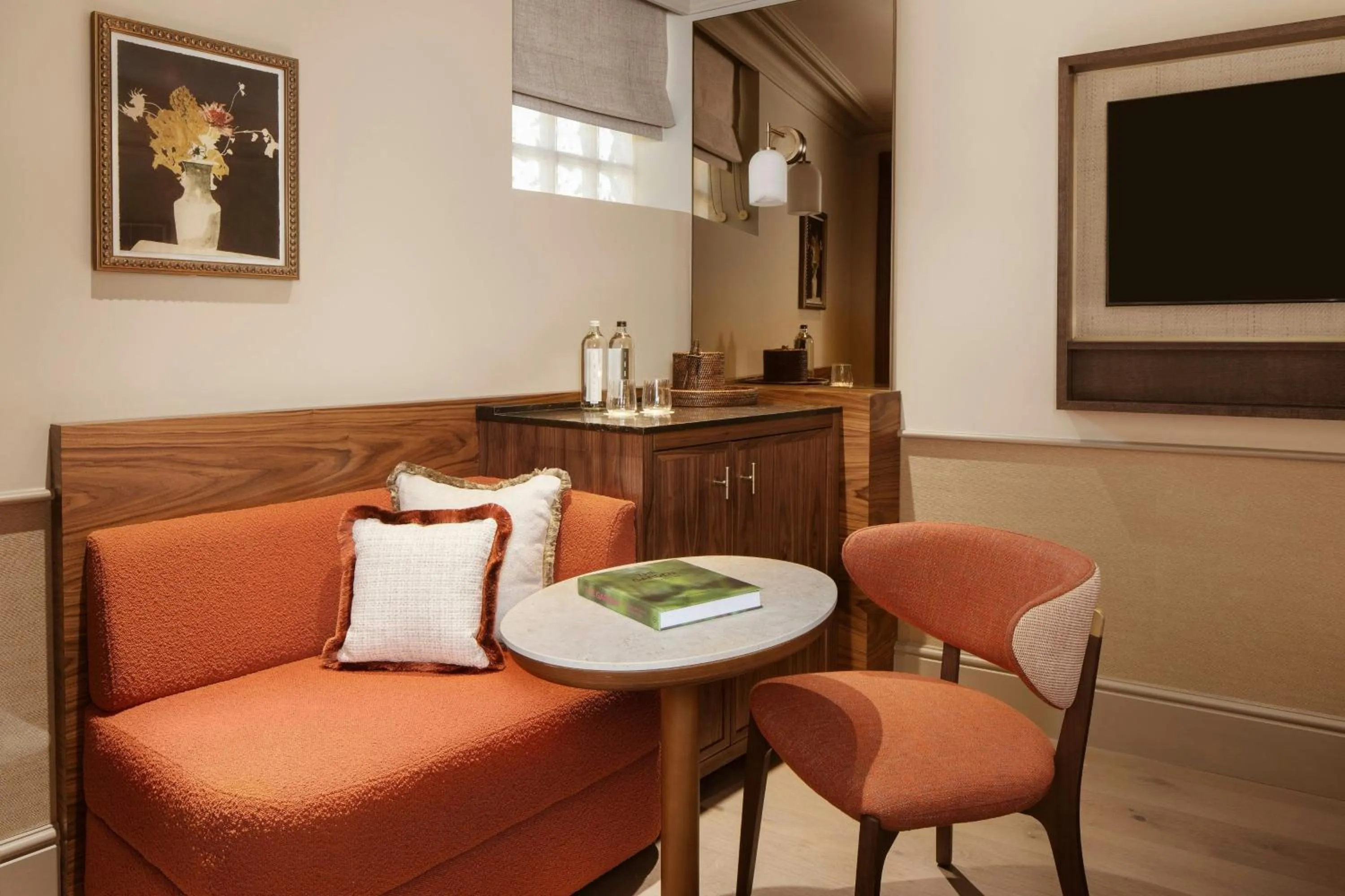 Photo of the whole room in Montcalm Mayfair, Autograph Collection