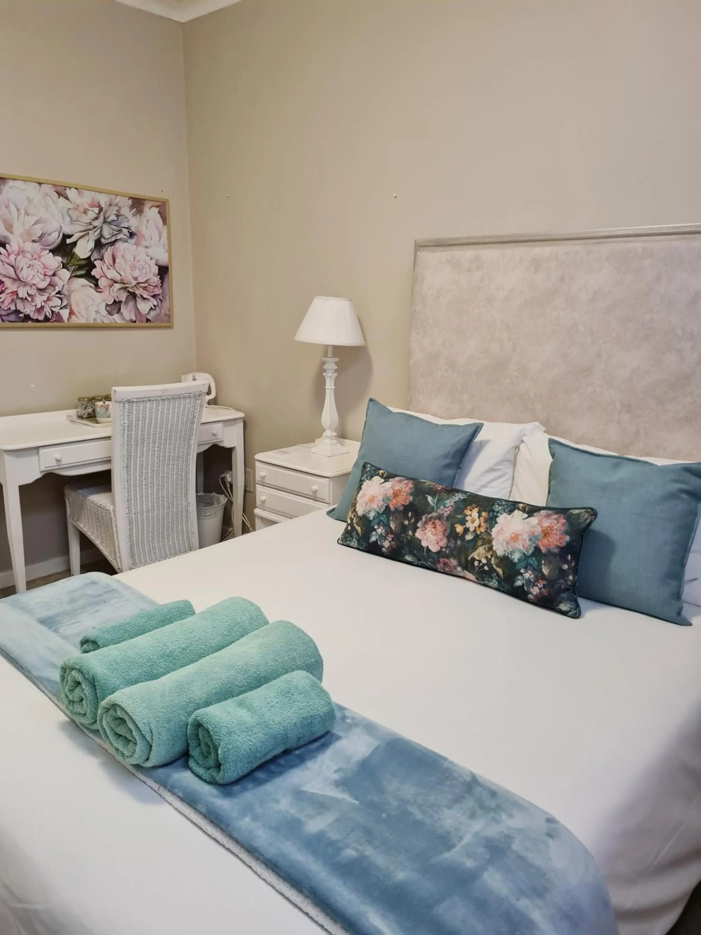 Bed in Cherry Berry Lodge