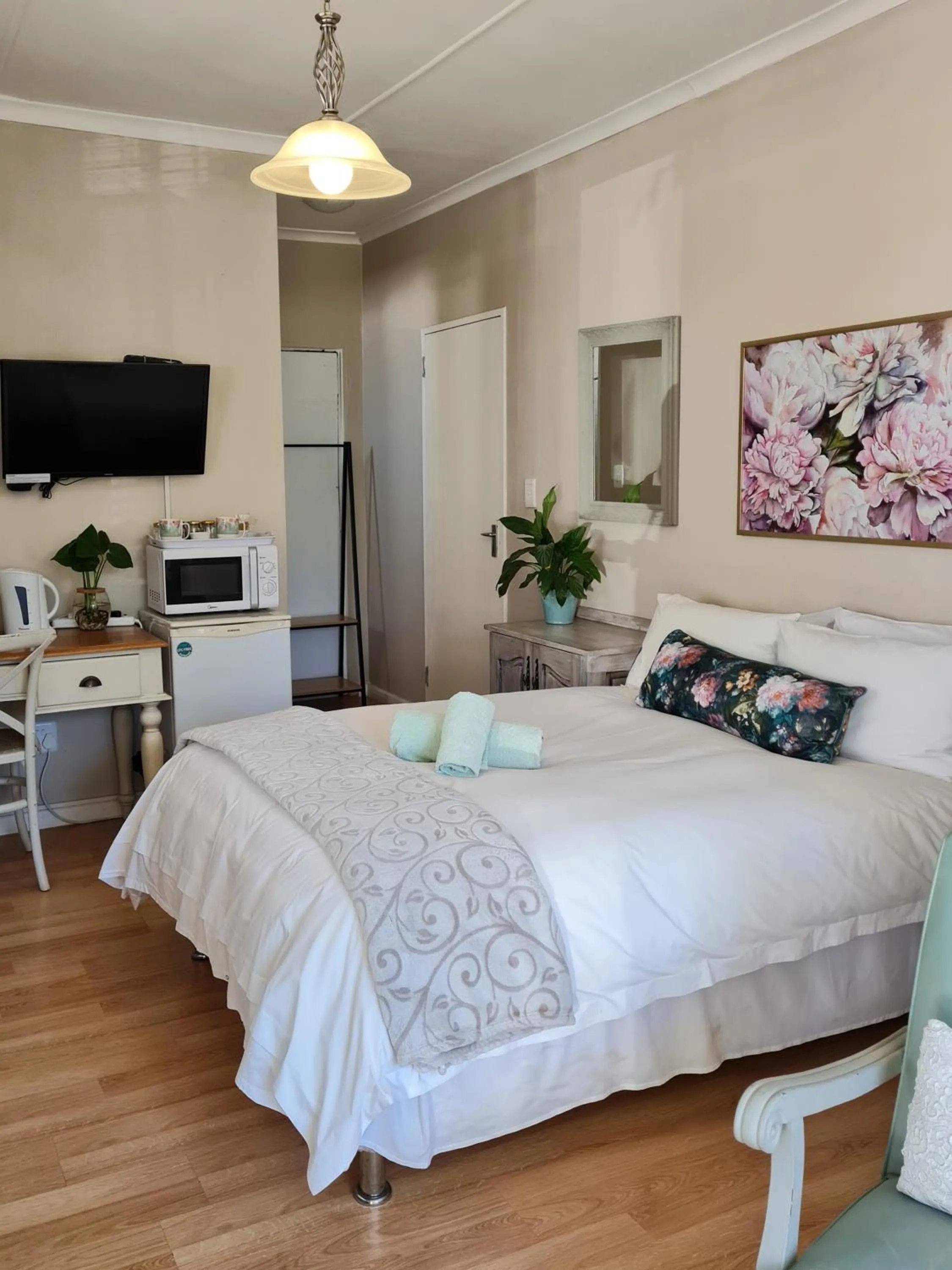 Bed in Cherry Berry Lodge