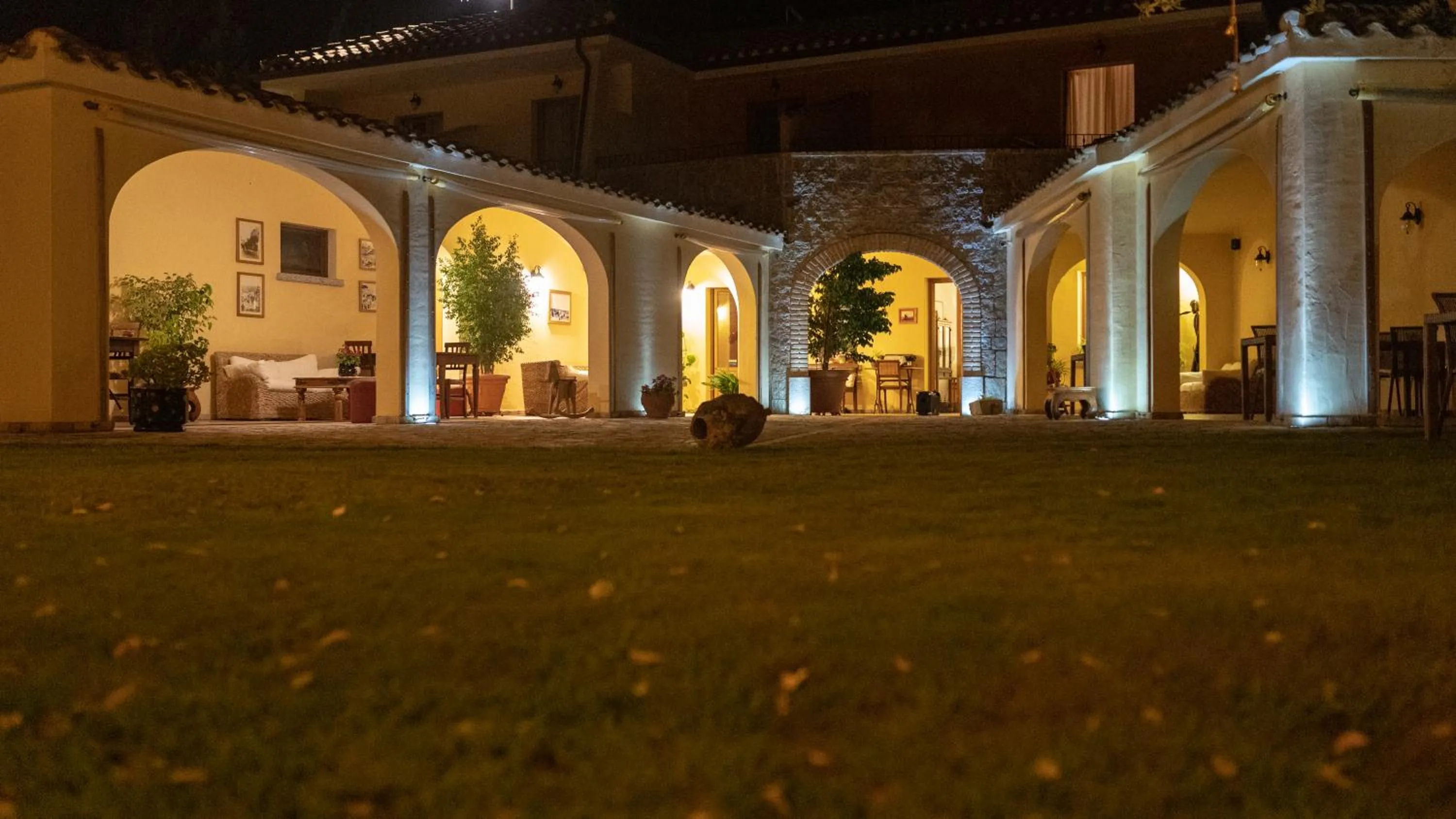 Evening entertainment in S'Arenada Hotel - Adults Only