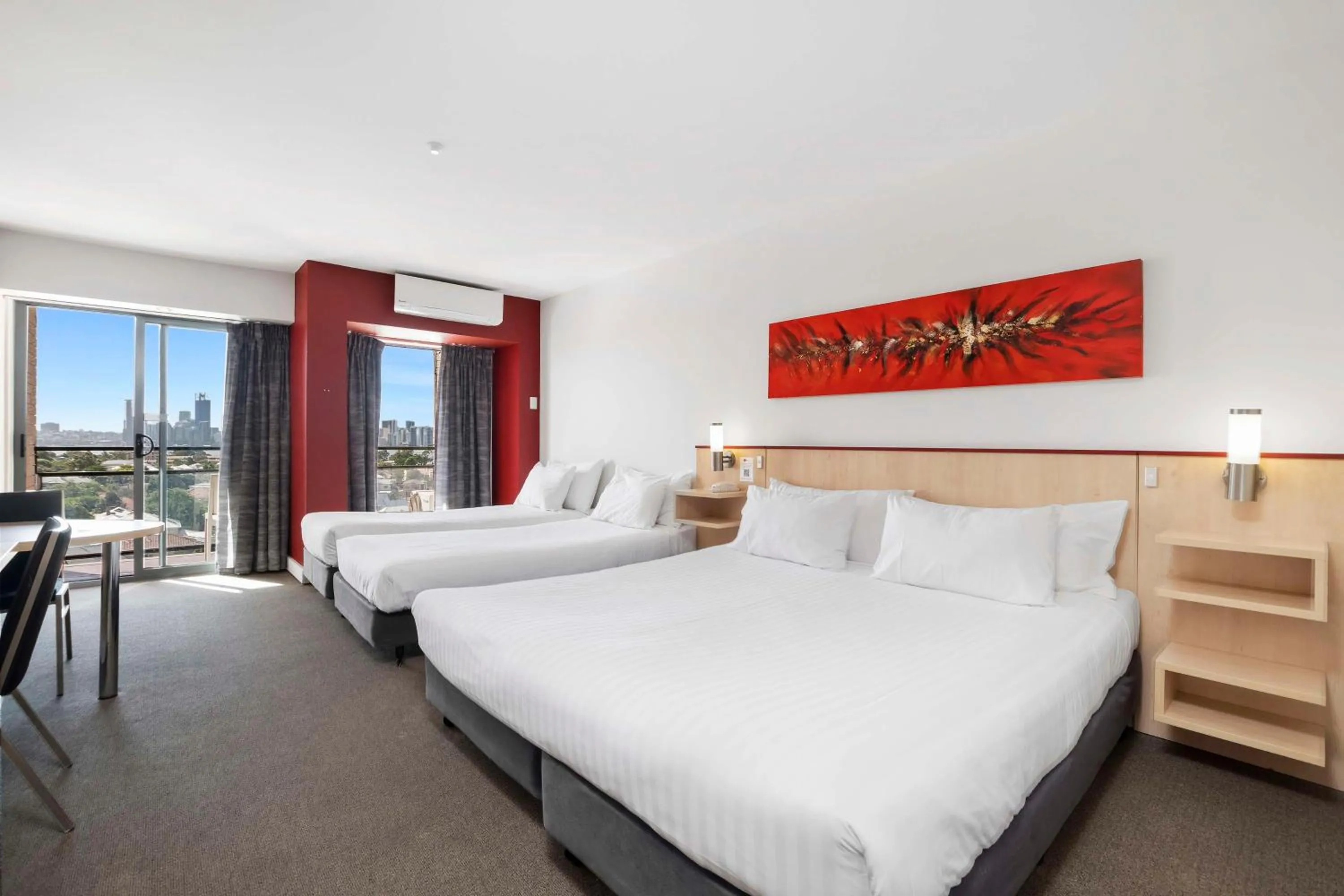 View (from property/room), Bed in Metro Hotel Perth