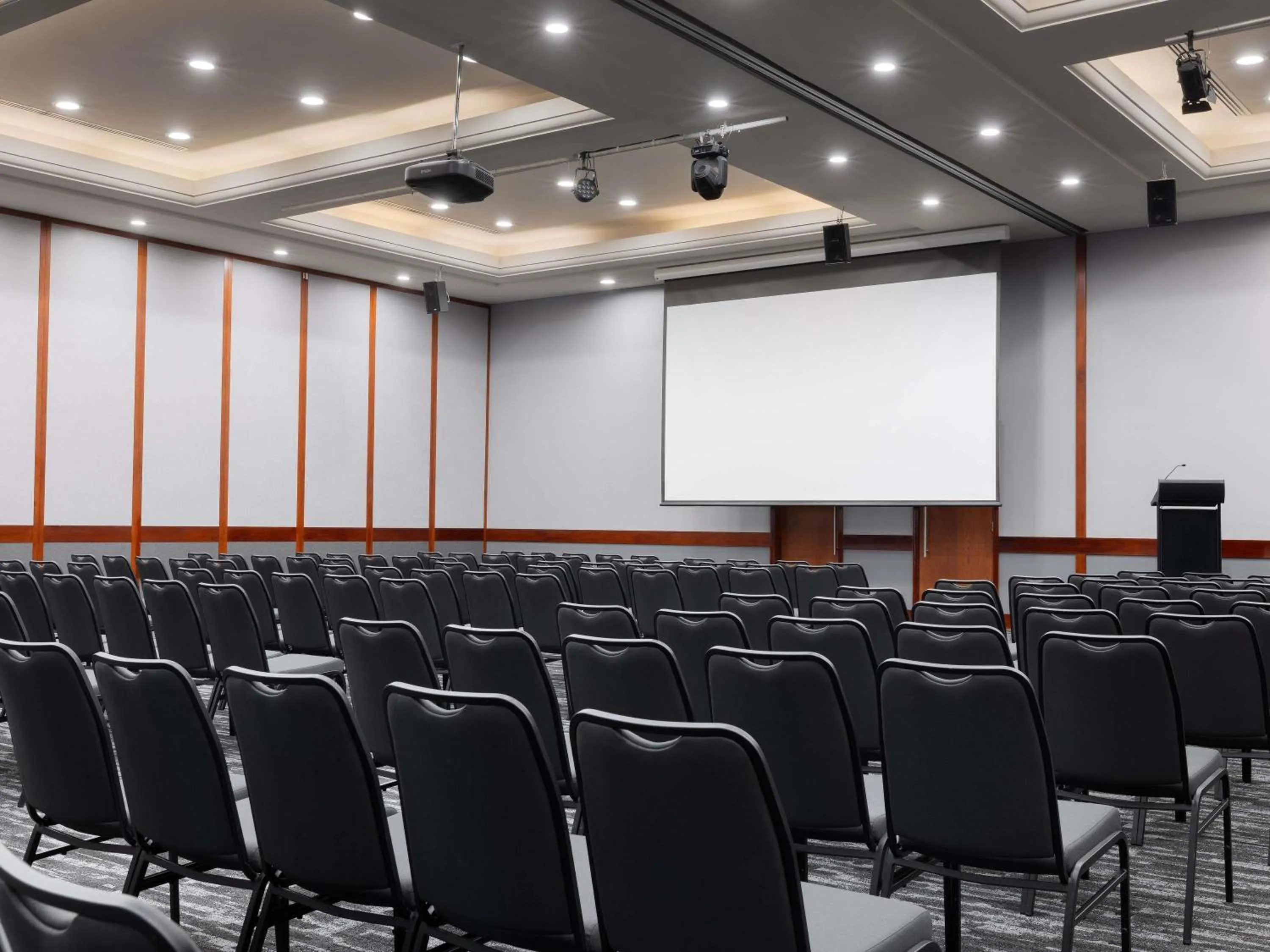 Business facilities in Mantra Lorne