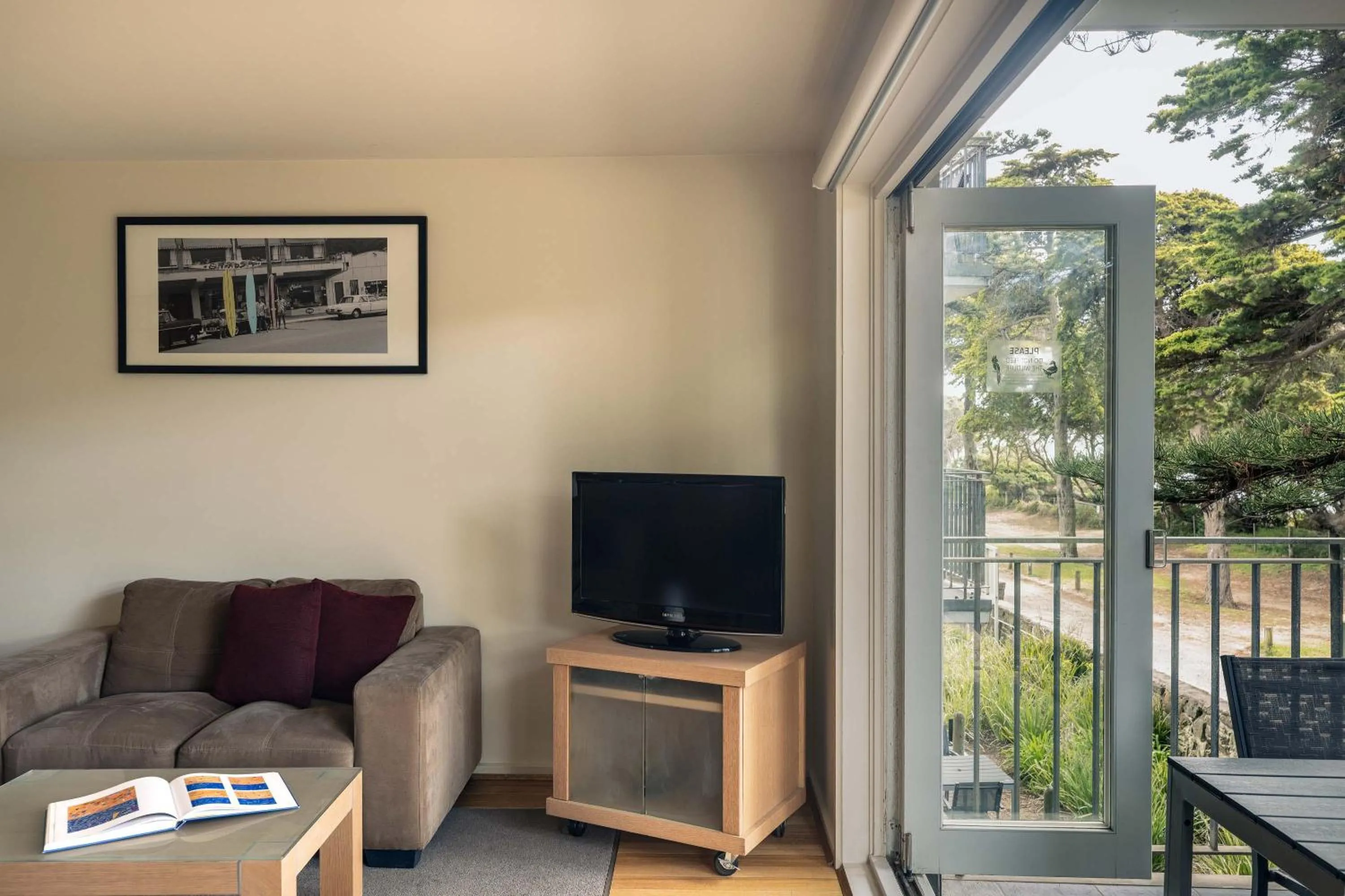 Communal lounge/ TV room in Mantra Lorne