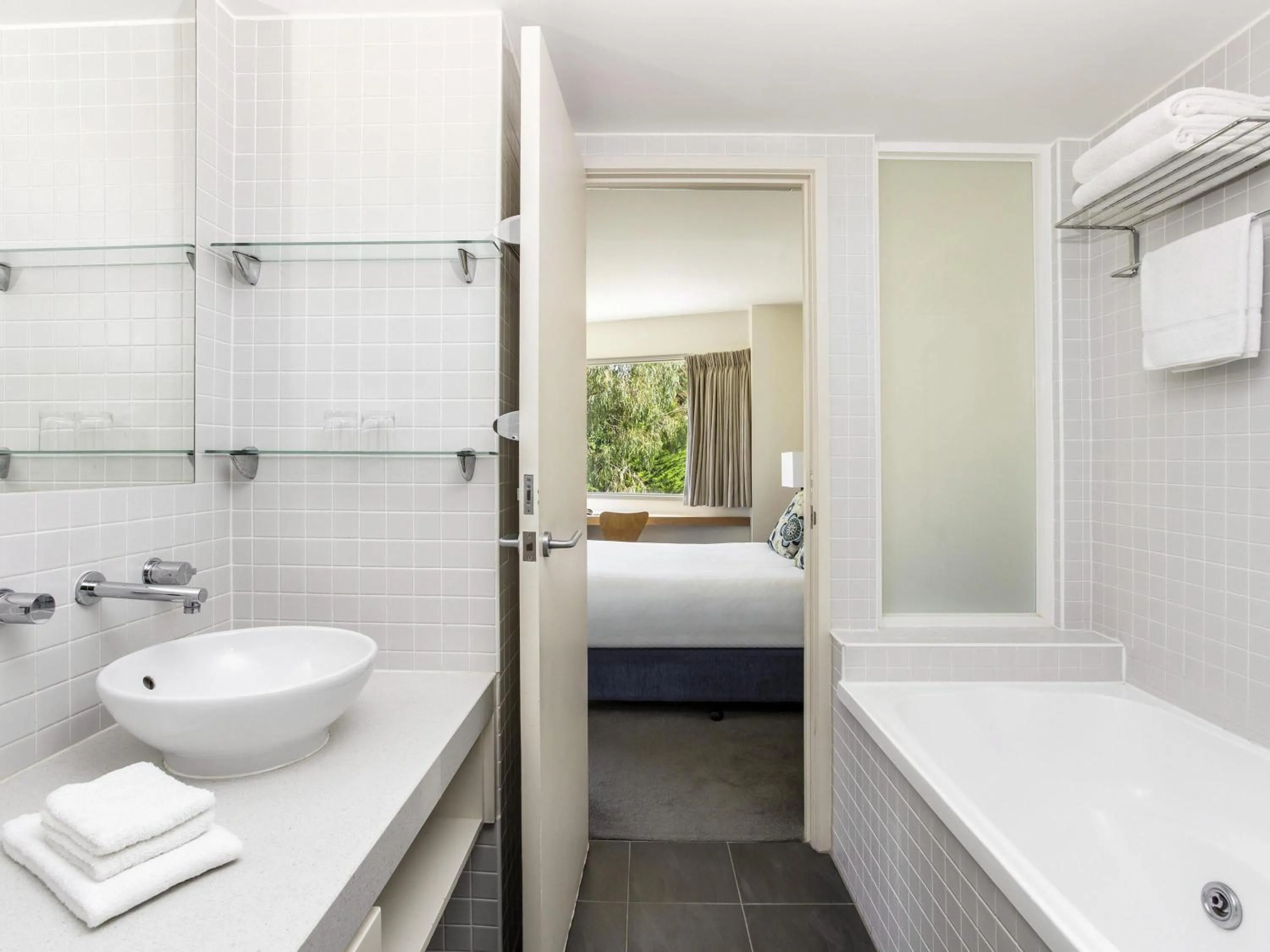 Bedroom, Bed in Mantra Lorne