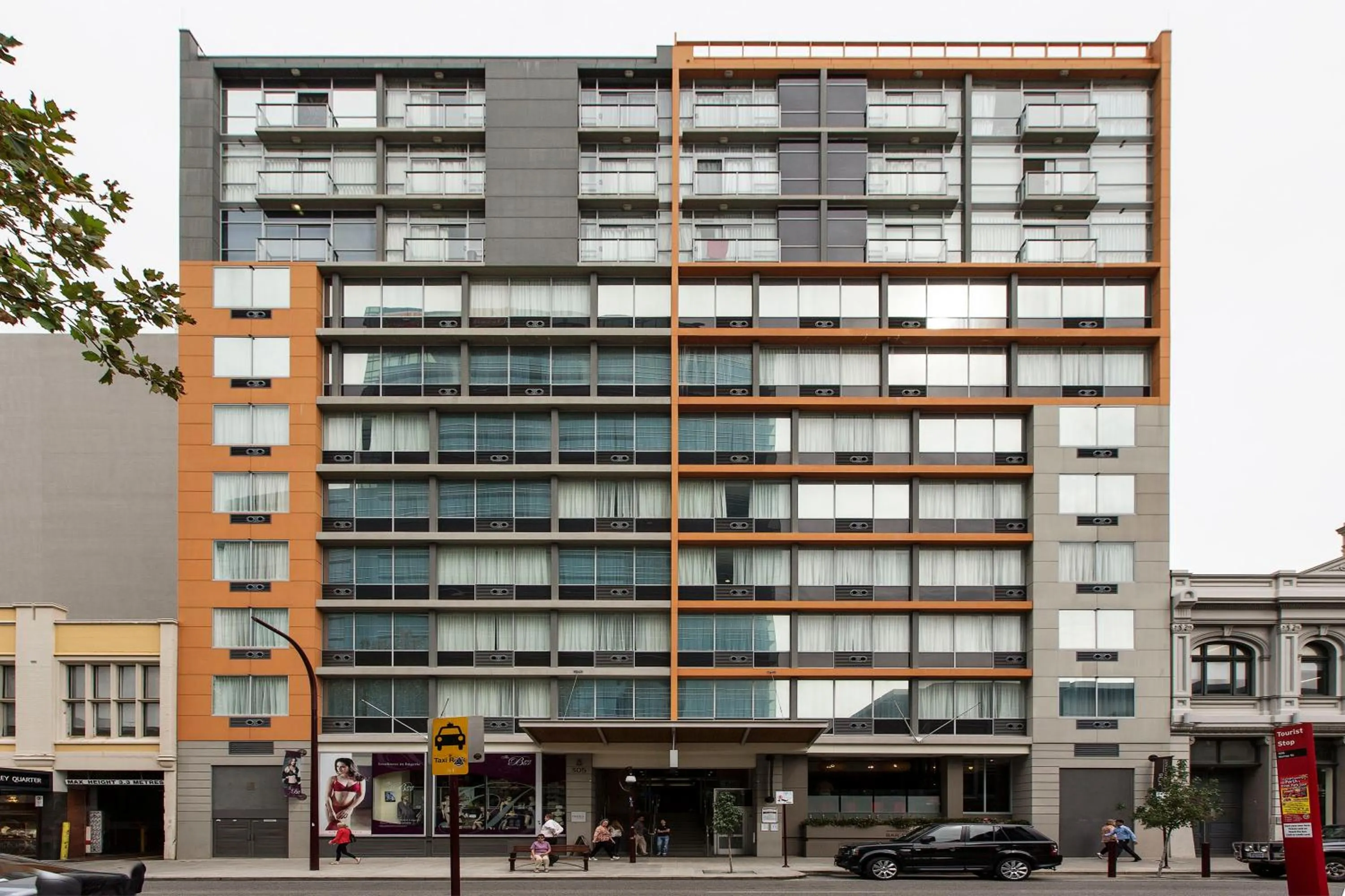 Facade/entrance in Oaks Perth Hotel