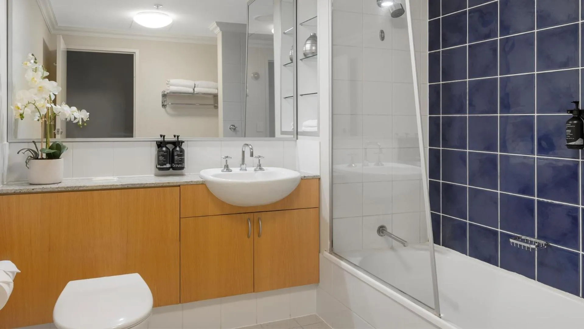 Shower in Oaks Perth Hotel