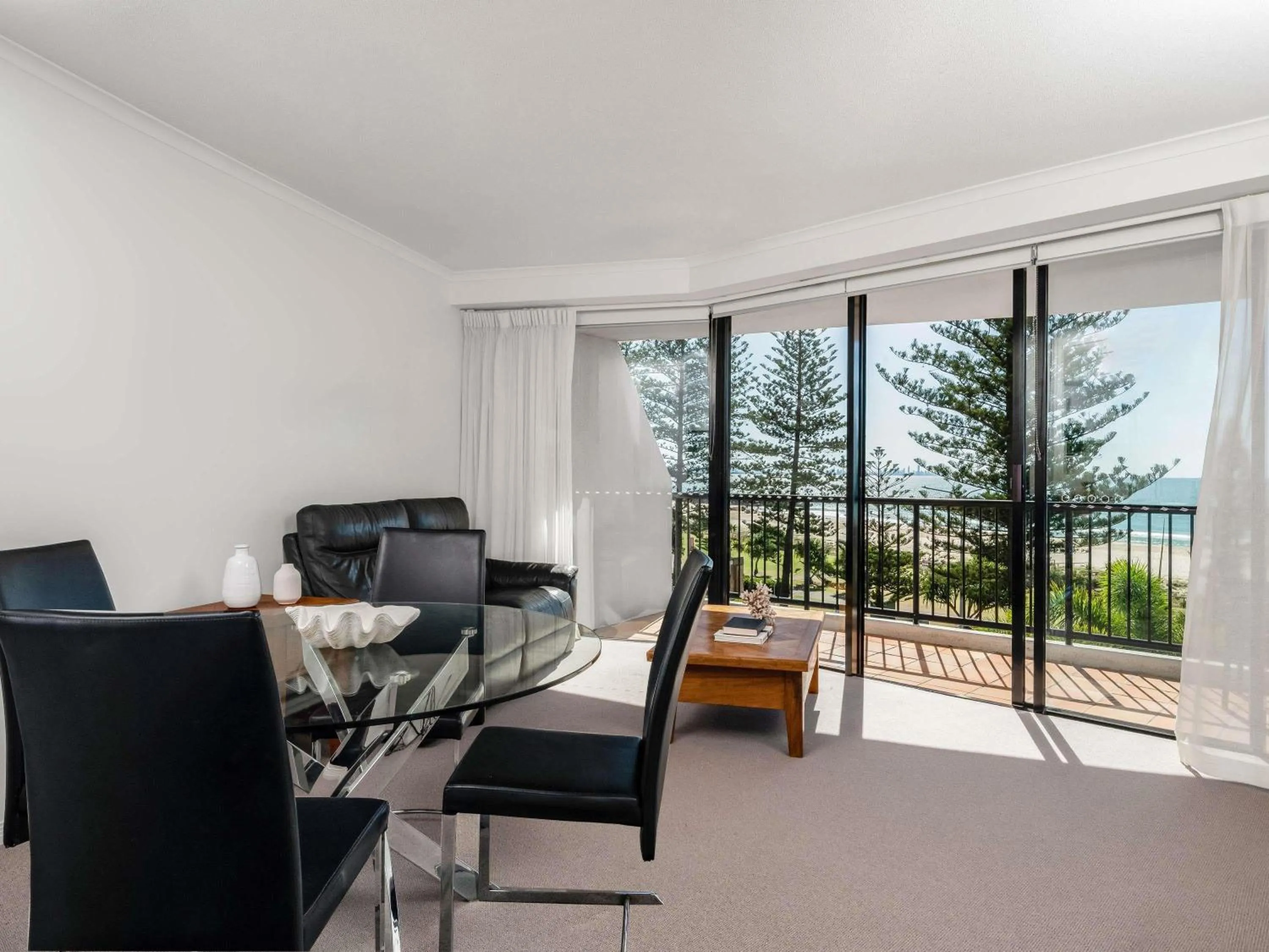 Bedroom in Mantra Coolangatta Beach