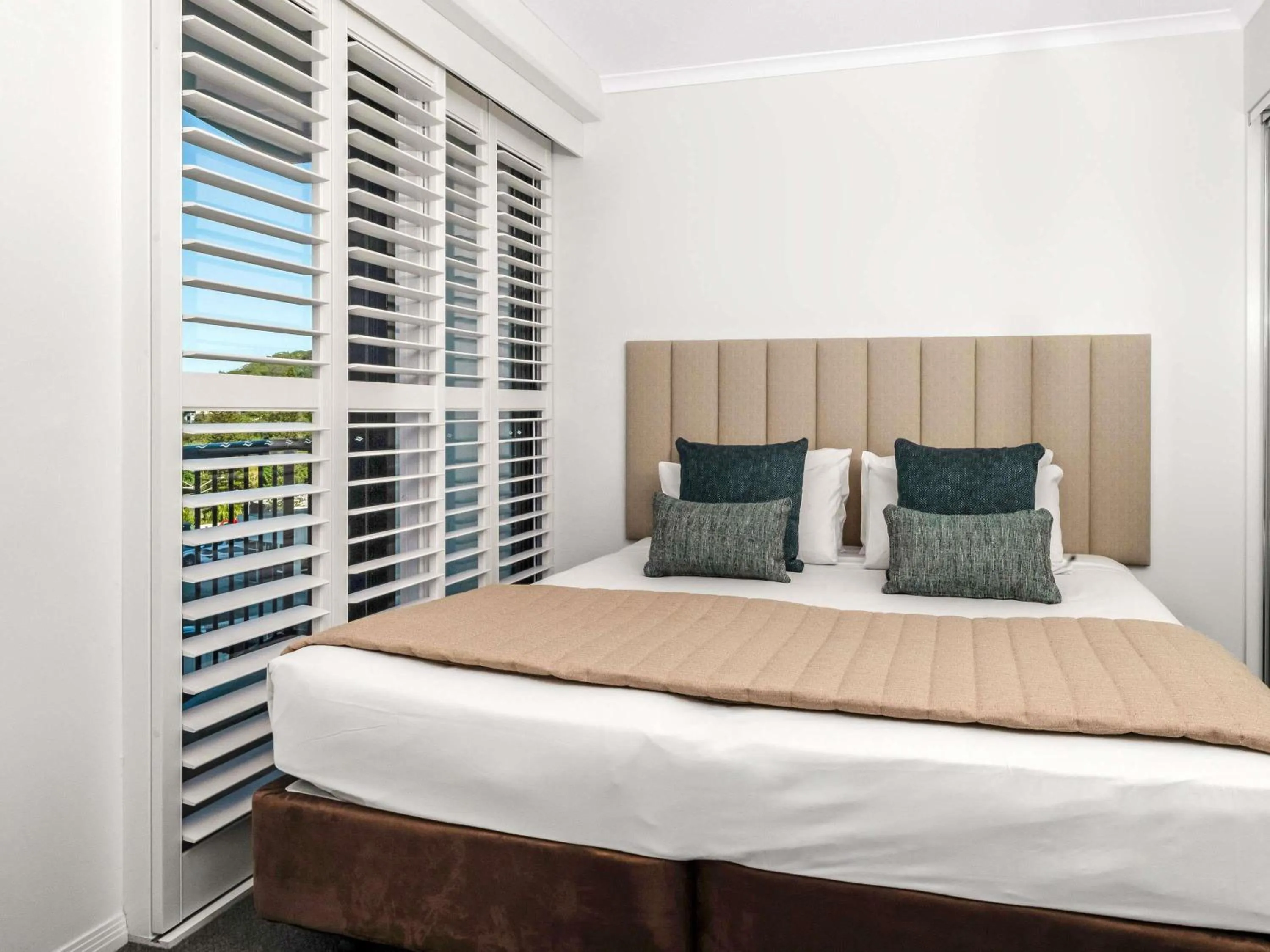 Bedroom, Bed in Mantra Coolangatta Beach