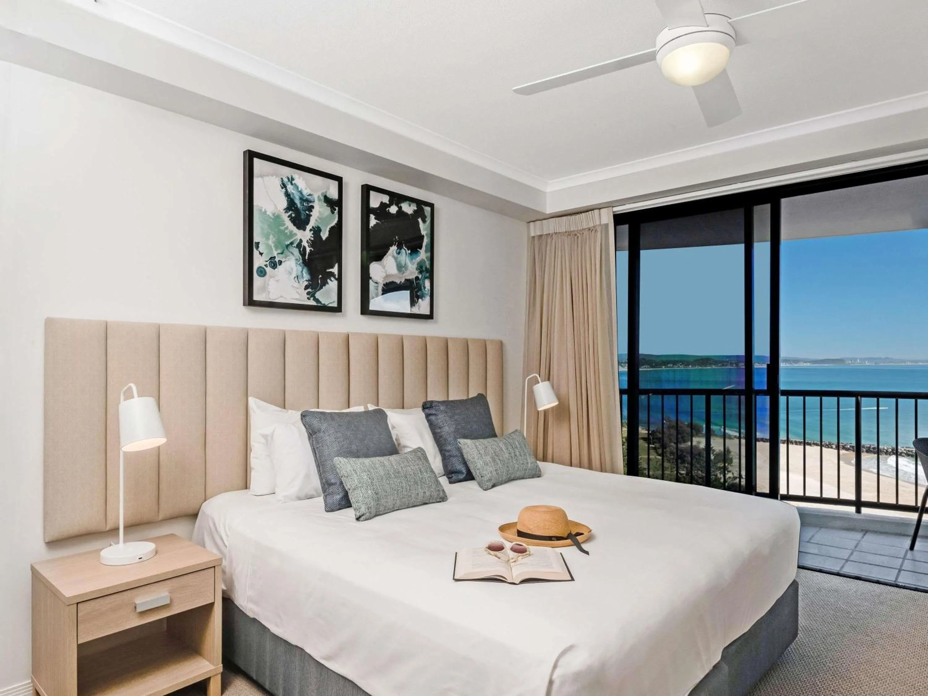 Bedroom, Bed in Mantra Coolangatta Beach