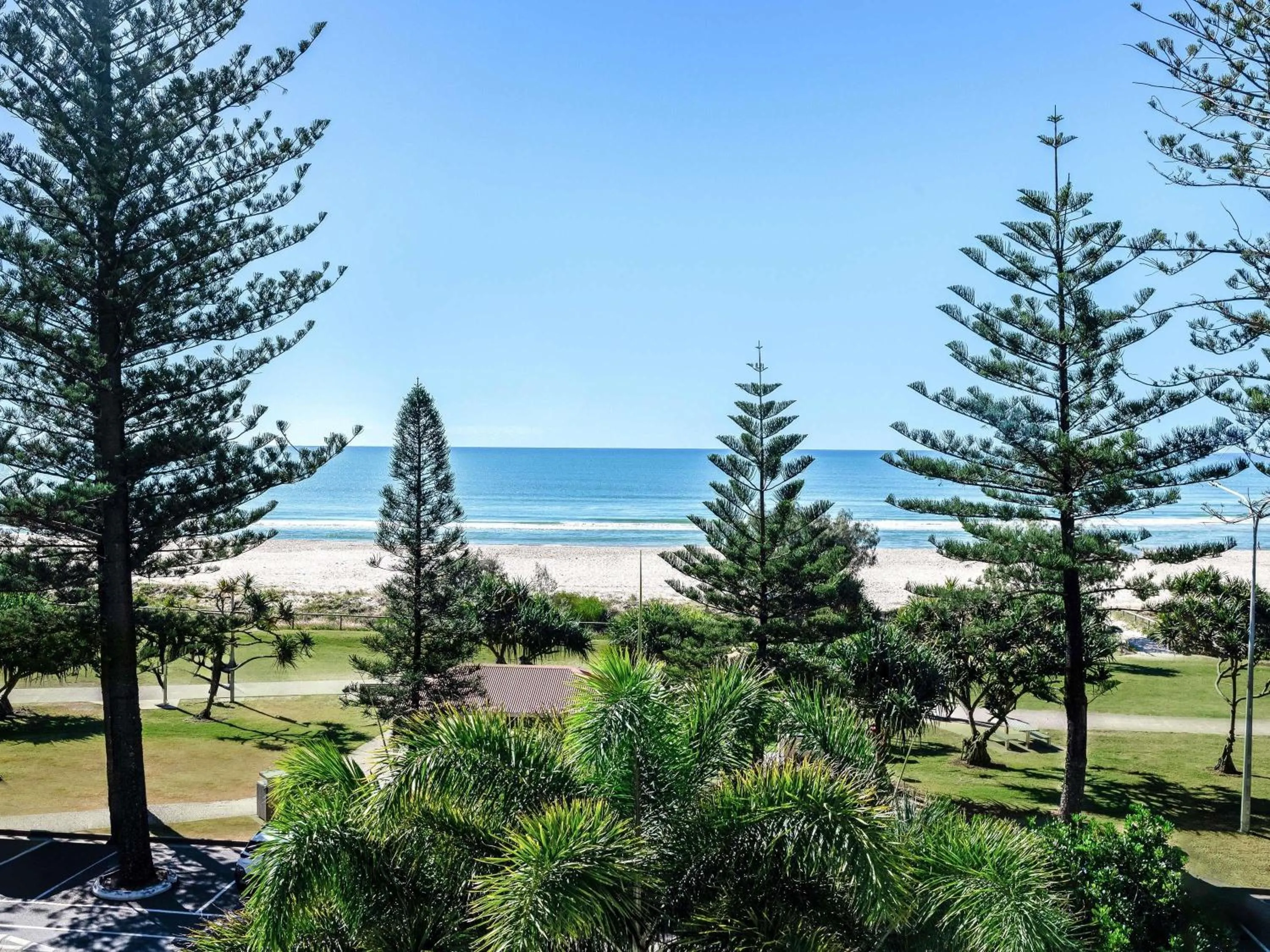 Bedroom in Mantra Coolangatta Beach
