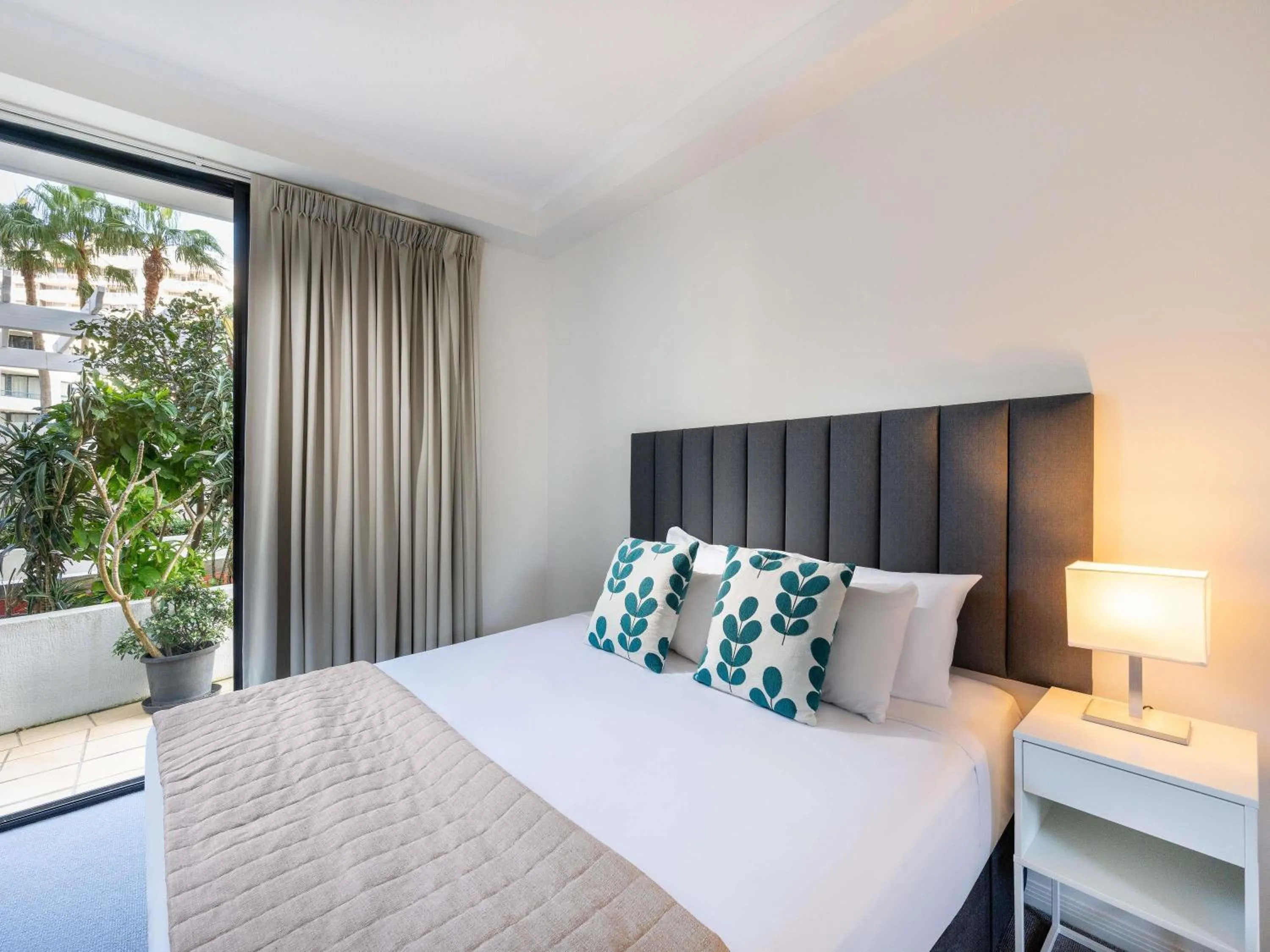 Bedroom, Bed in Mantra Coolangatta Beach