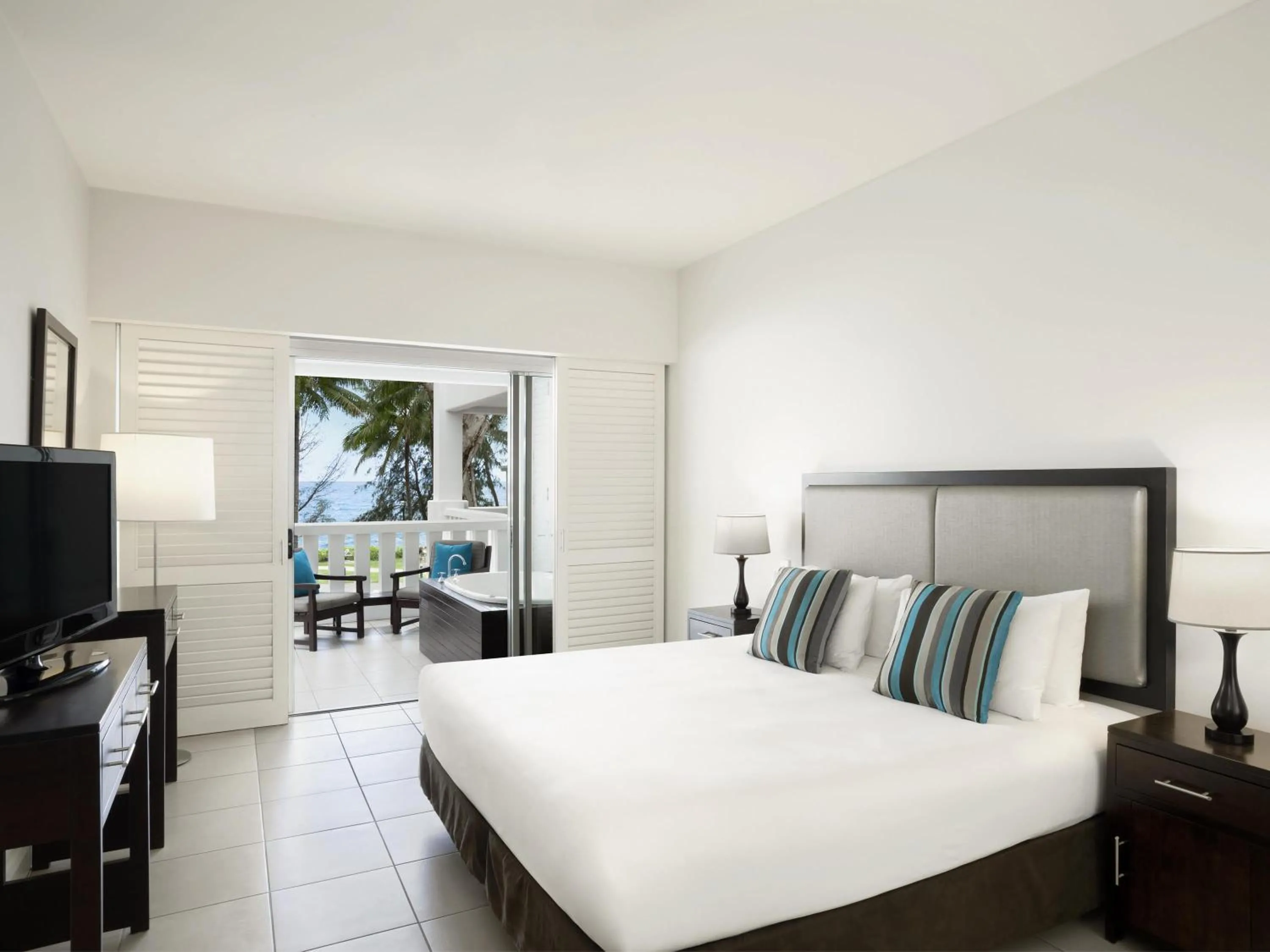Bedroom, Bed in Peppers Beach Club & Spa