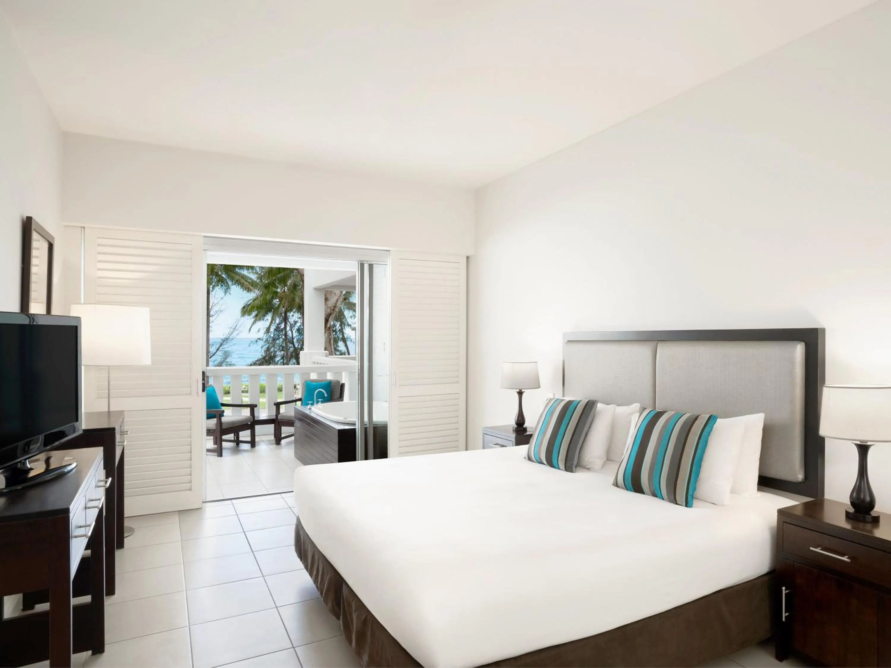 Bedroom, Bed in Peppers Beach Club & Spa