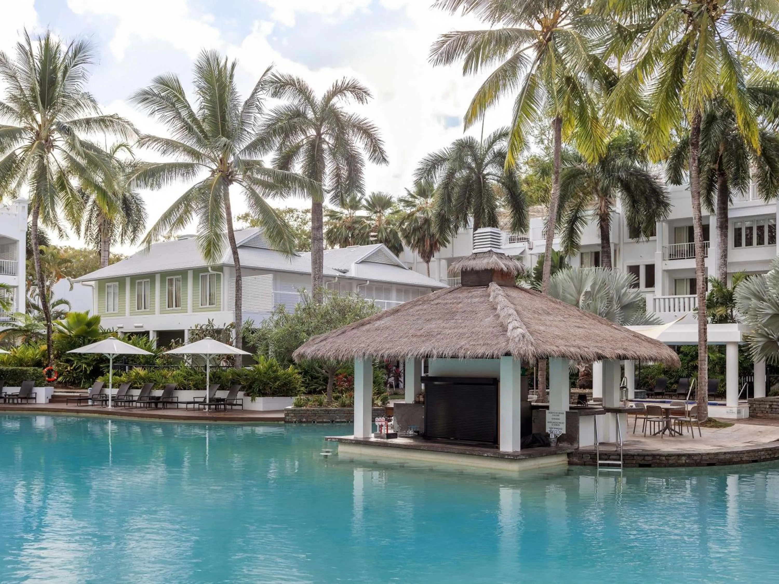 Lounge or bar in Peppers Beach Club & Spa