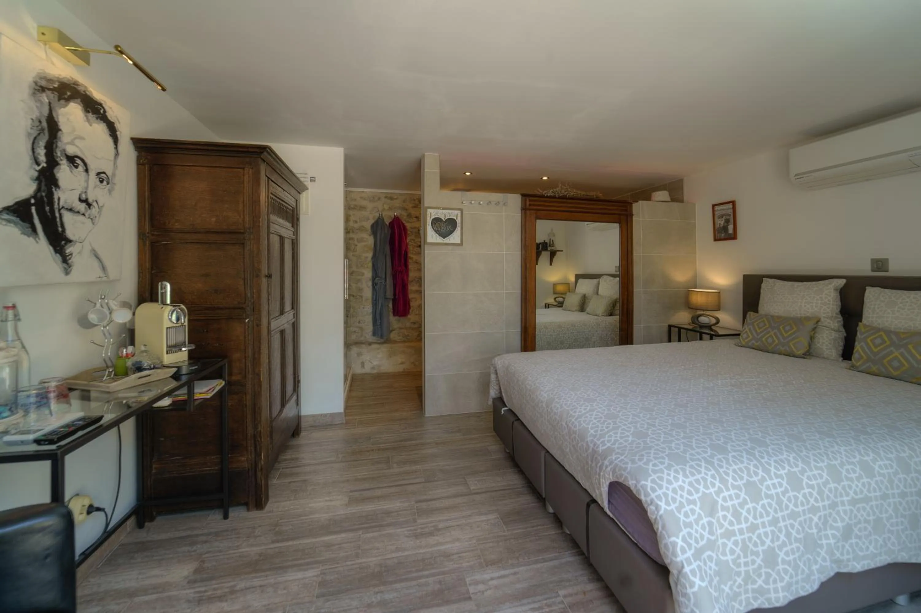 Property building, Bed in Le Clos des Troubadours
