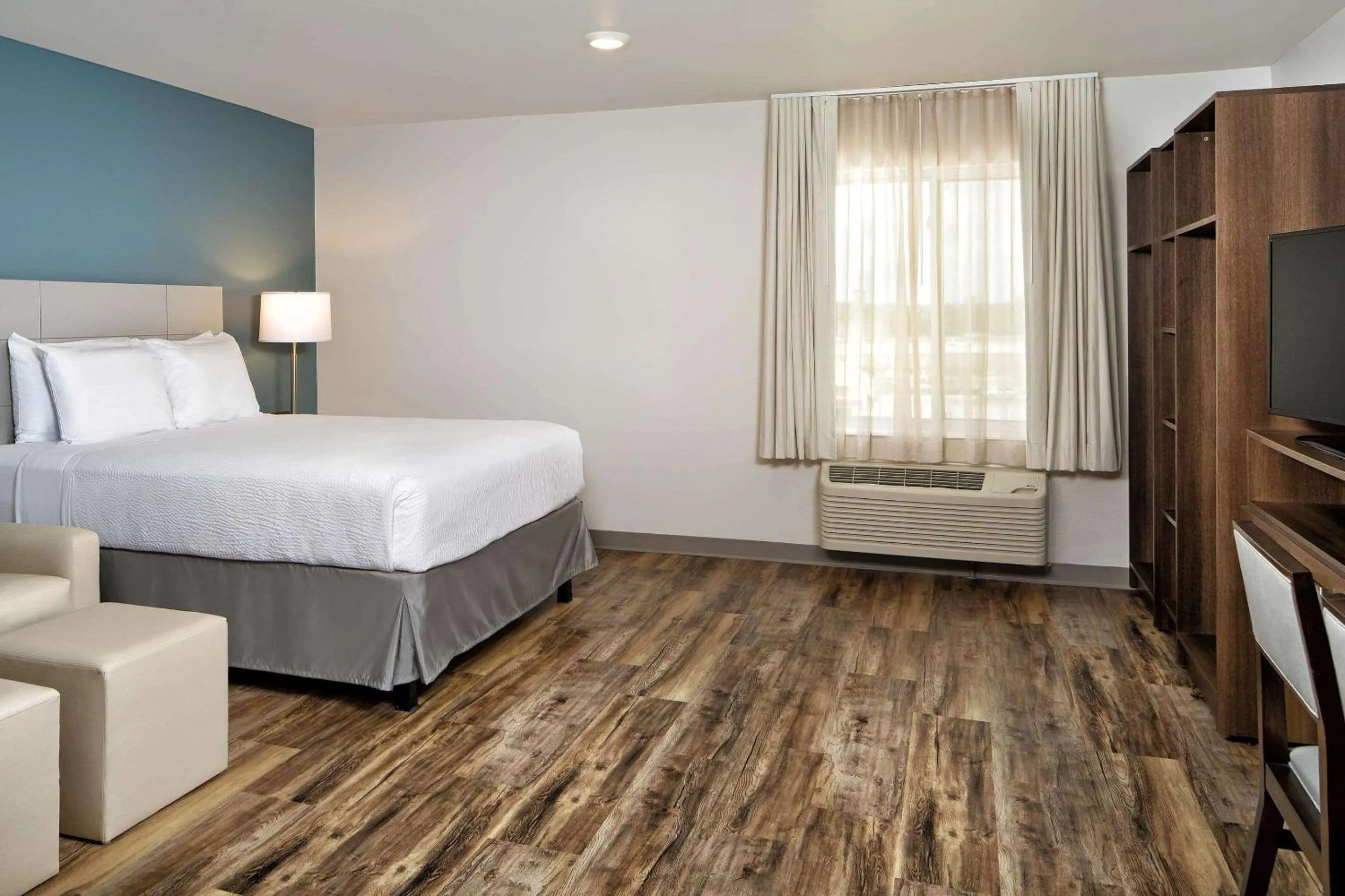 Photo of the whole room, Bed in Woodspring Suites Houston IAH Airport