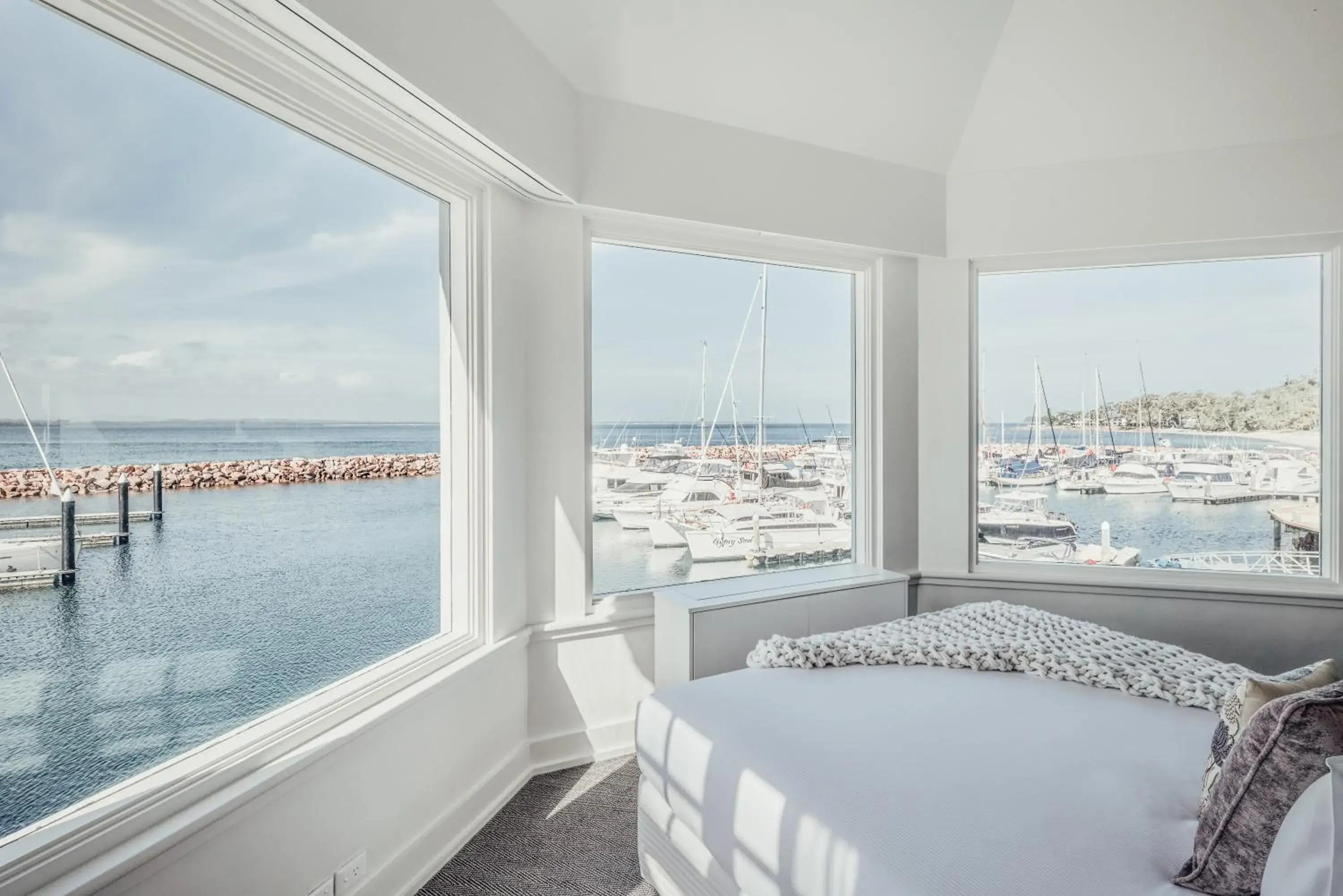 Two-Bedroom Loft Suite in Anchorage Port Stephens Two-Bedroom Loft Suite in Anchorage Port Stephens