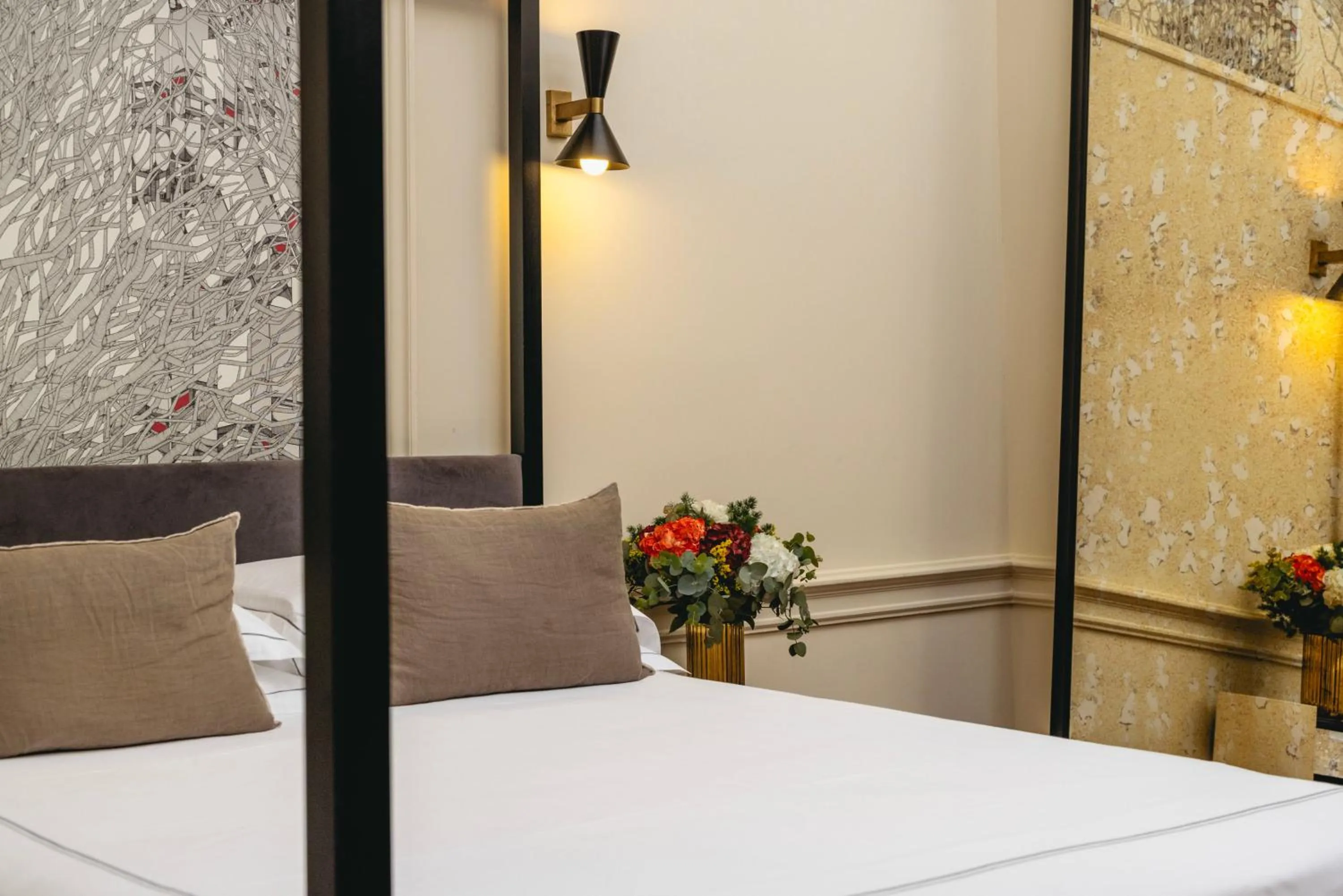 Bedroom, Bed in Roma Luxus Hotel