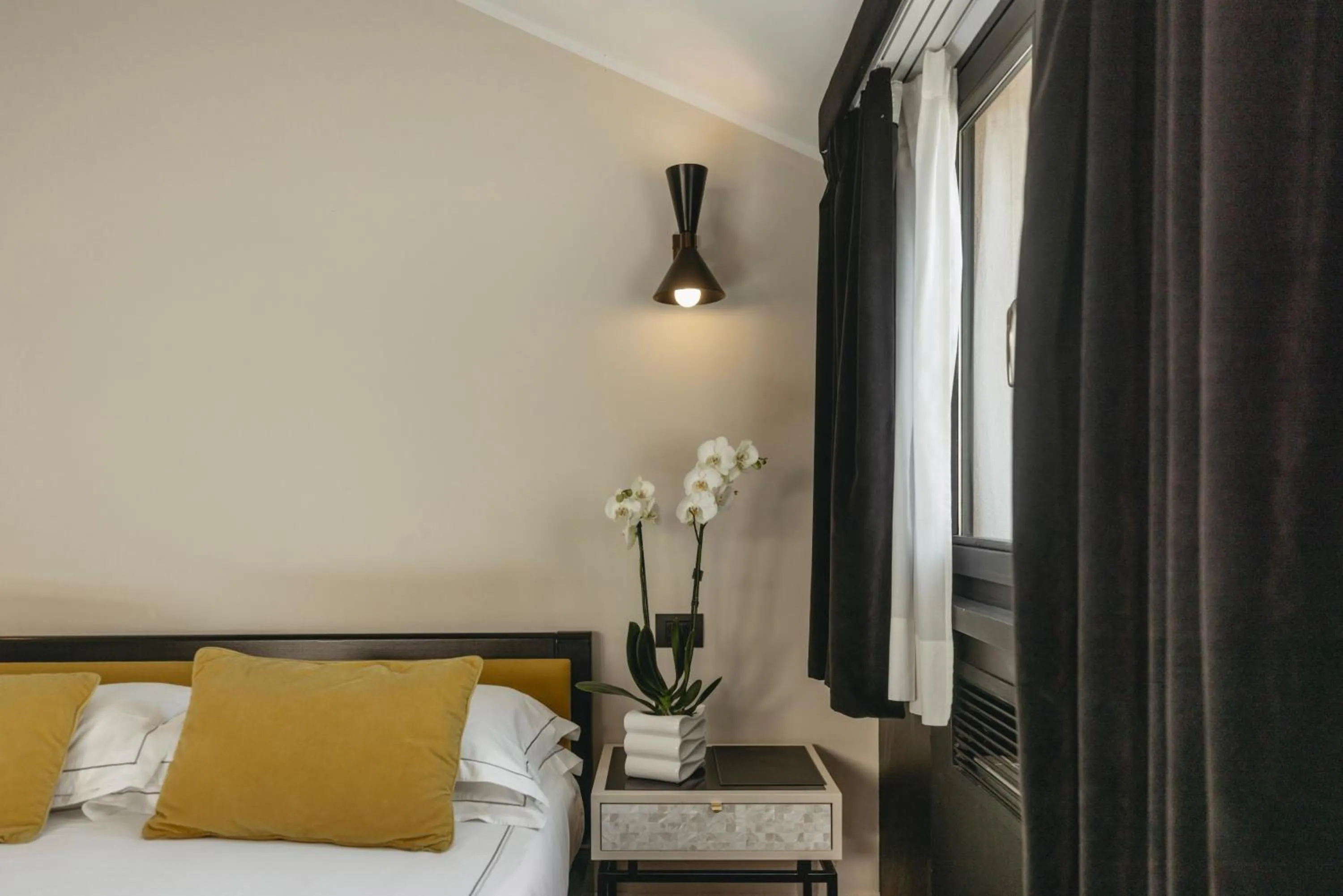 Bed in Roma Luxus Hotel