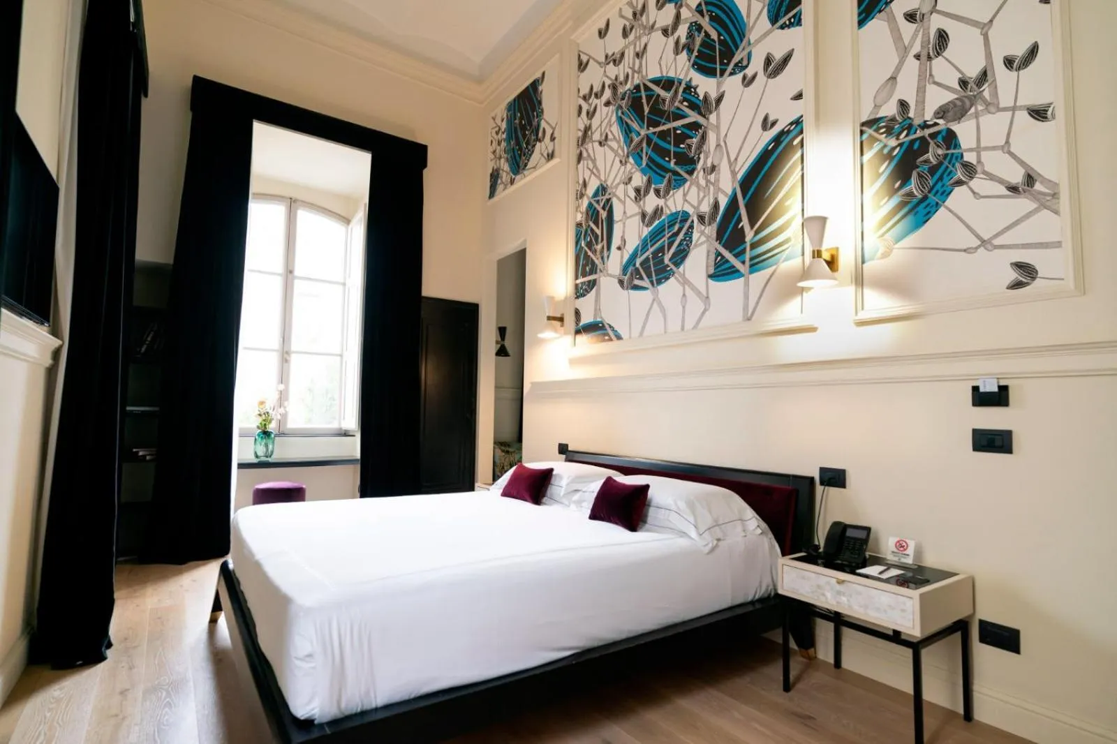 Bed in Roma Luxus Hotel