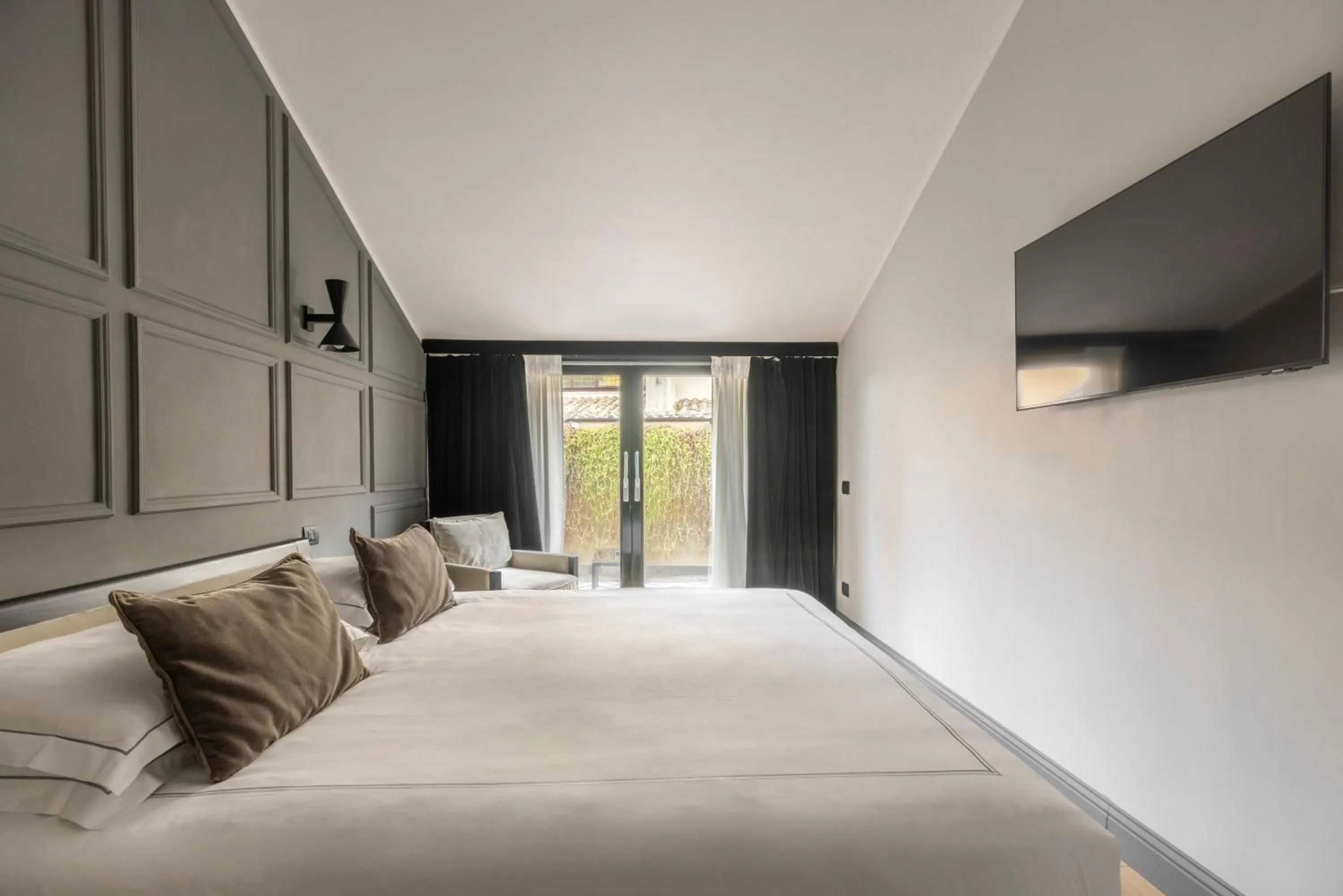 Bed in Roma Luxus Hotel