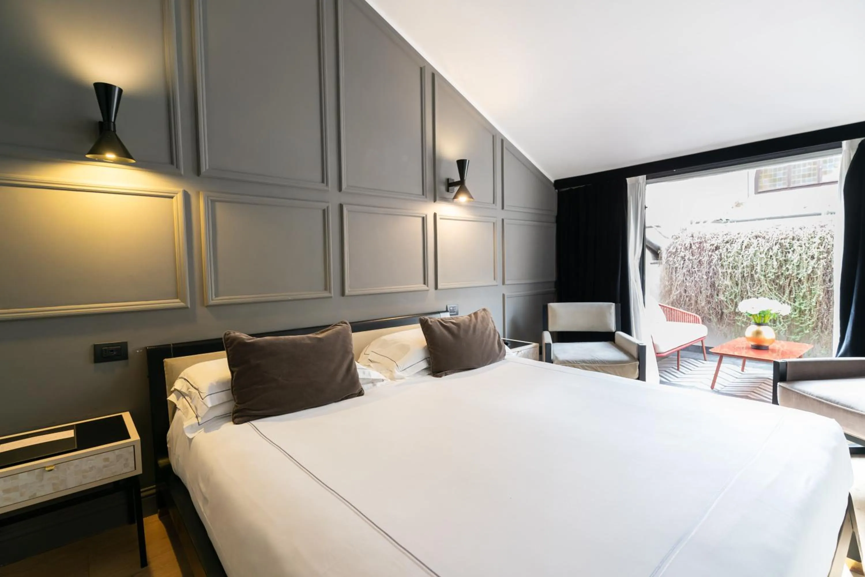 Bedroom, Bed in Roma Luxus Hotel