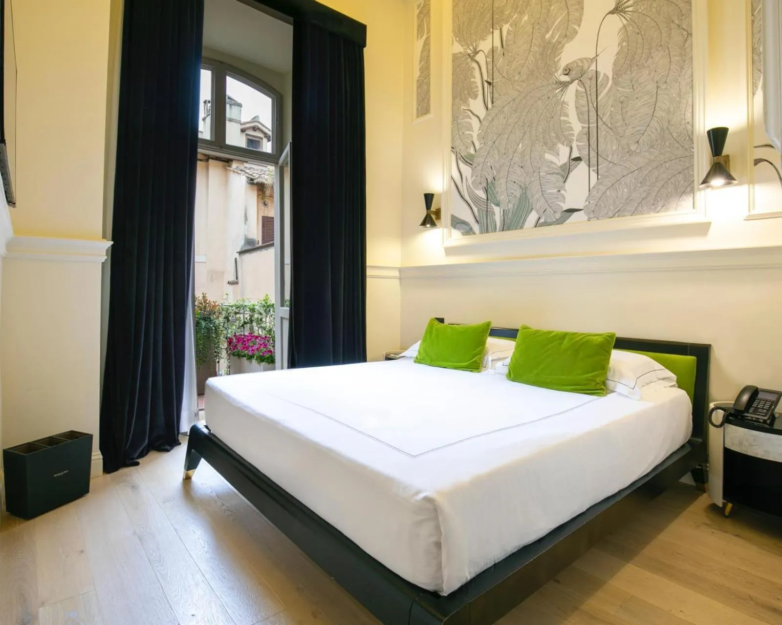 Bed in Roma Luxus Hotel