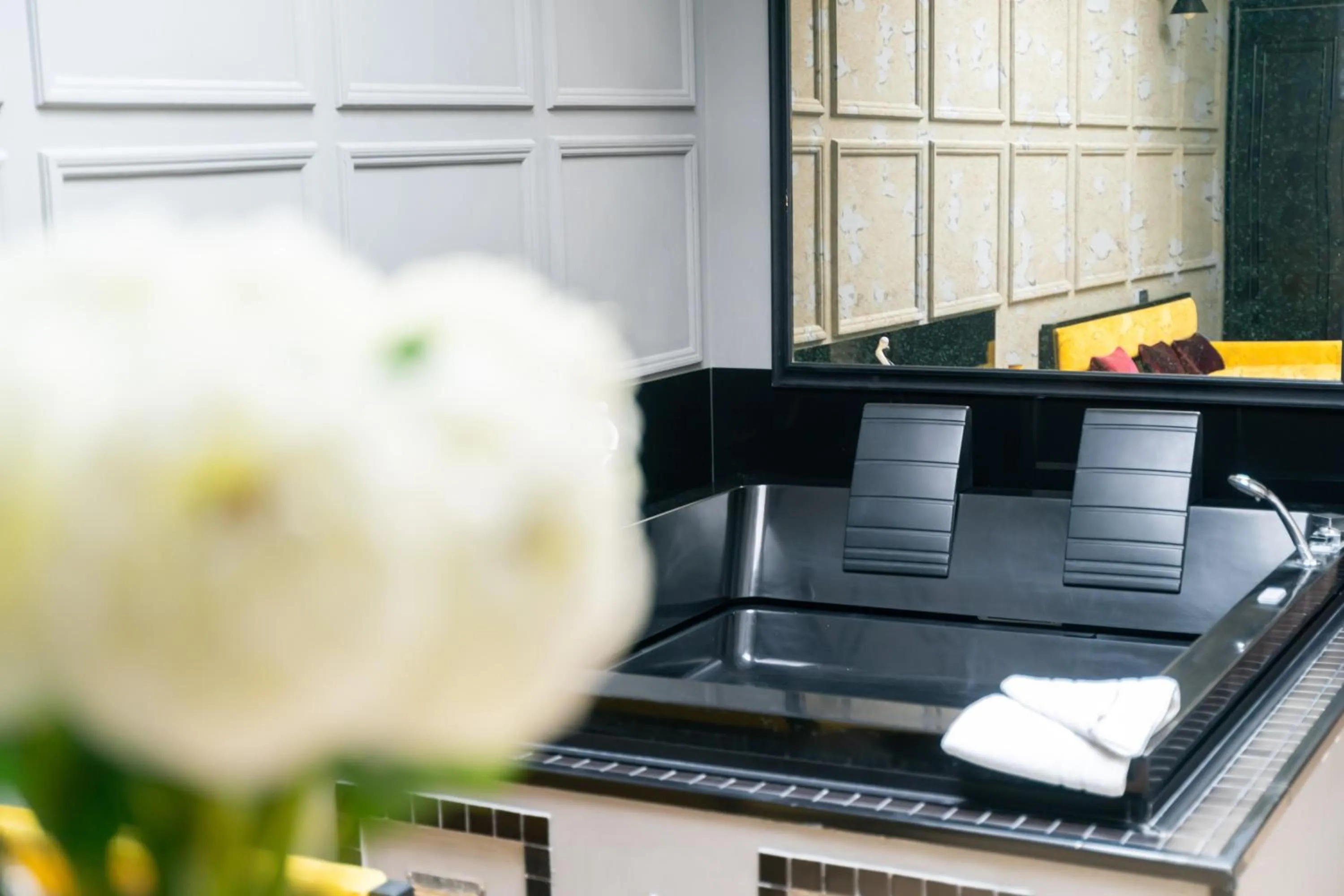 Hot Tub in Roma Luxus Hotel