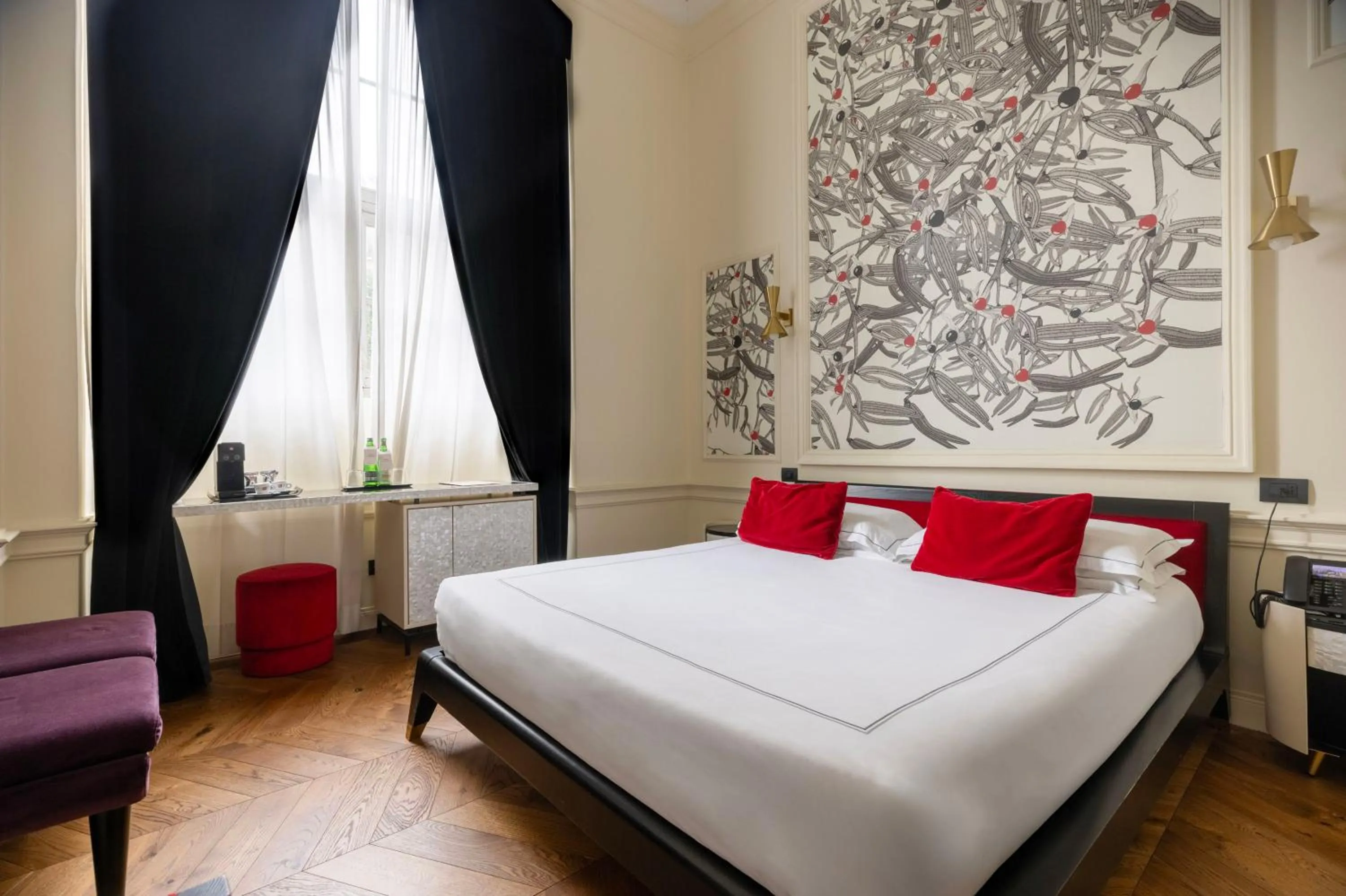 Photo of the whole room, Bed in Roma Luxus Hotel