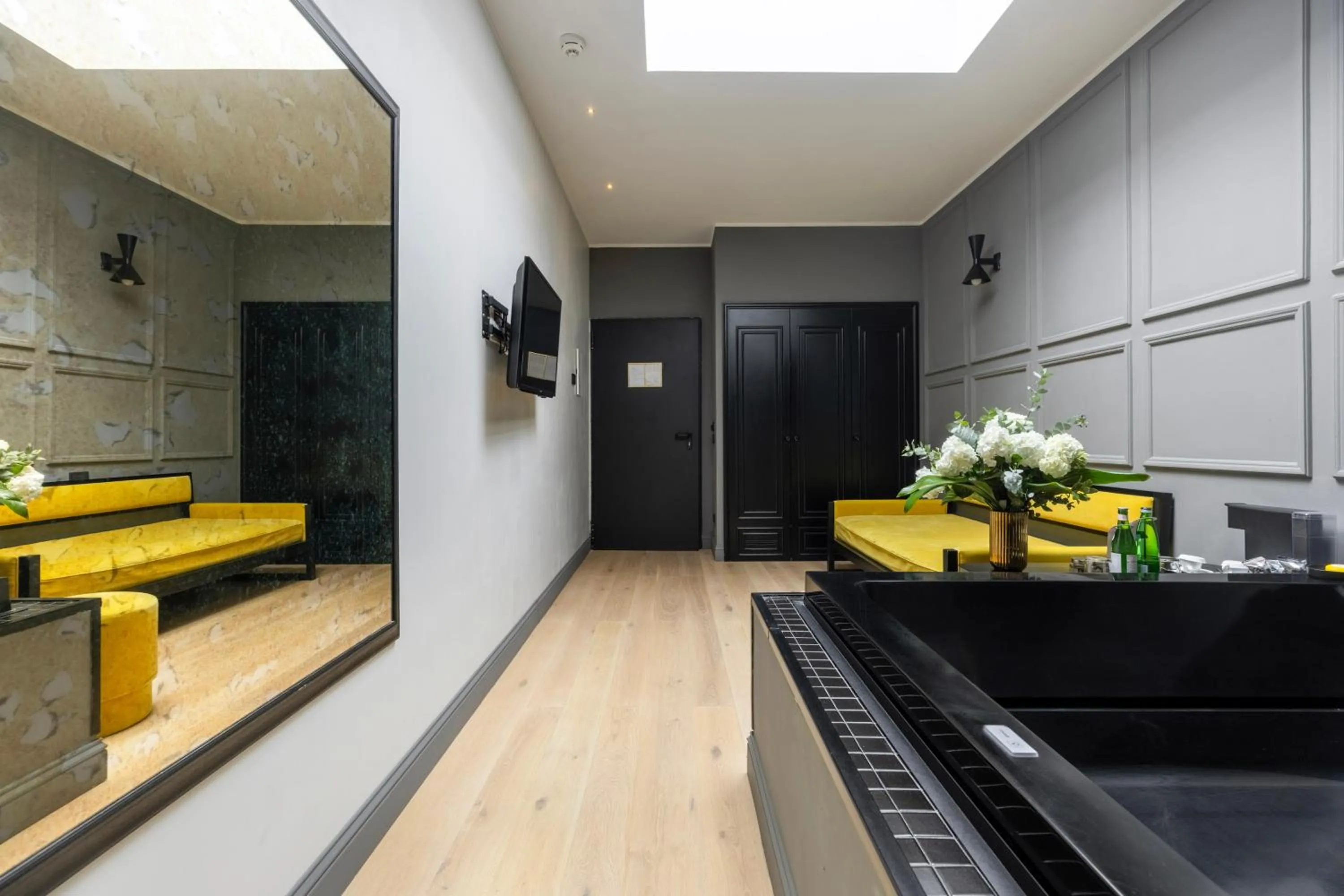 Hot Tub in Roma Luxus Hotel