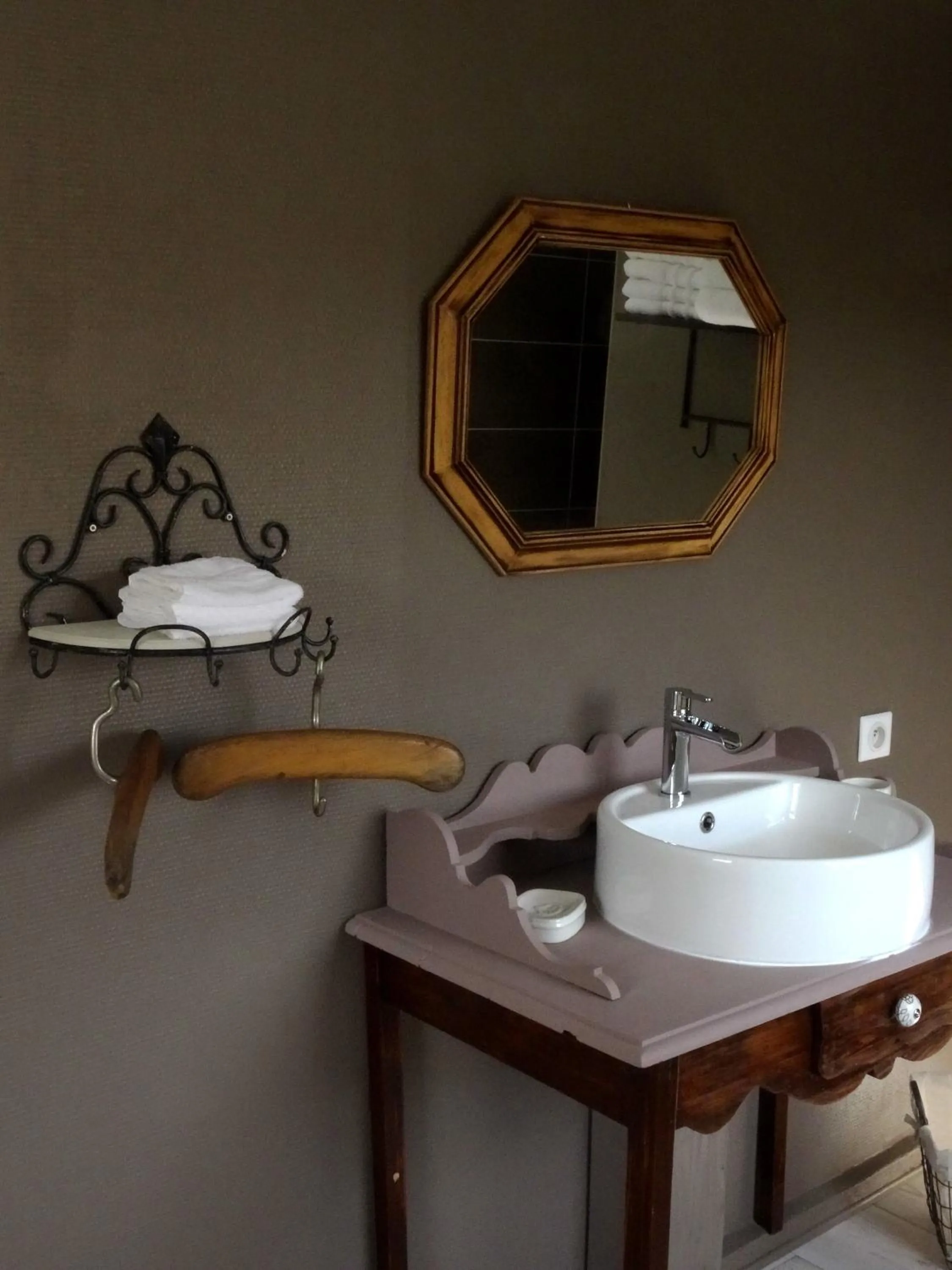 Bathroom in Au Bois Dormant