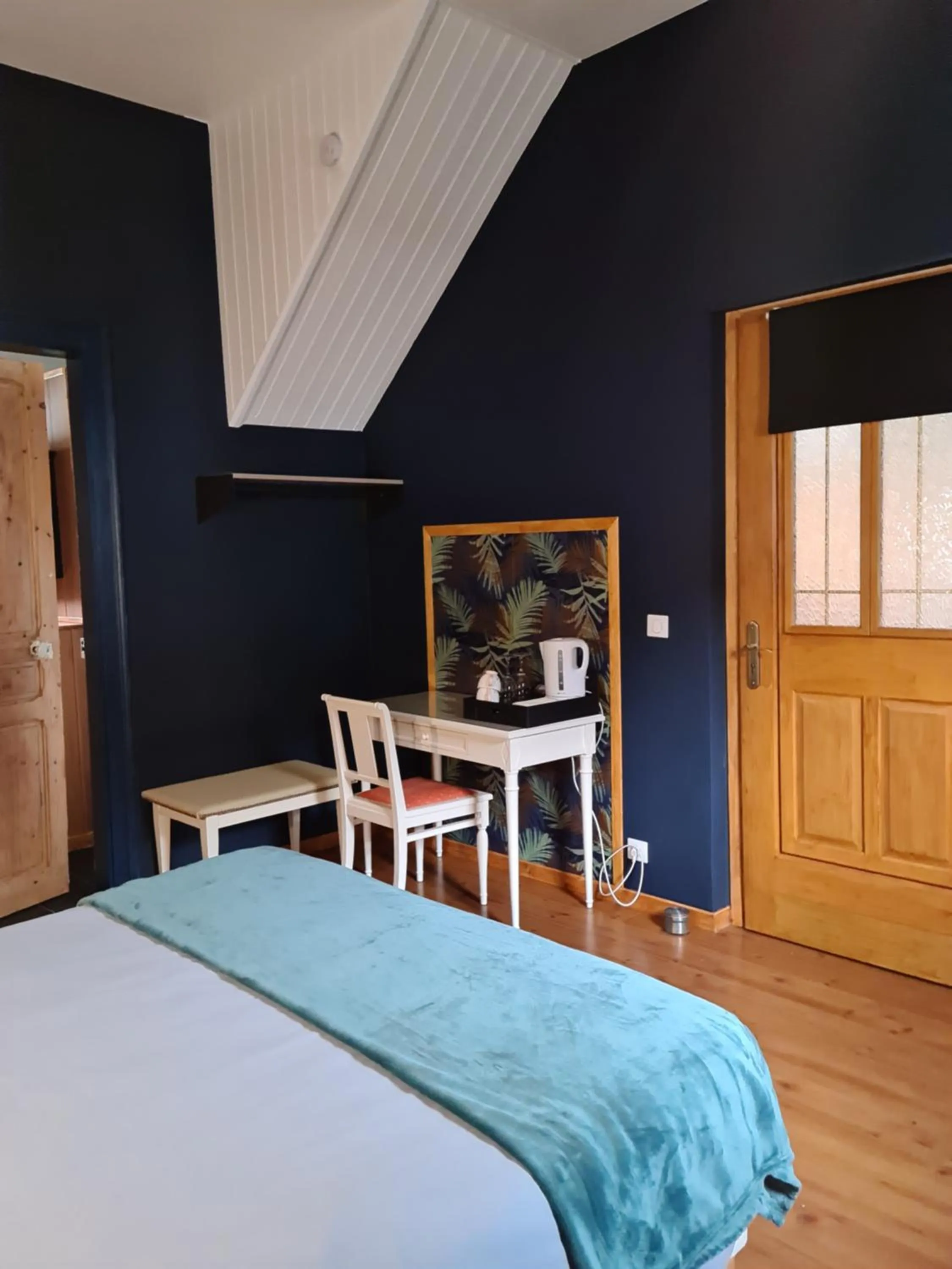 Bedroom, Bed in Au Bois Dormant