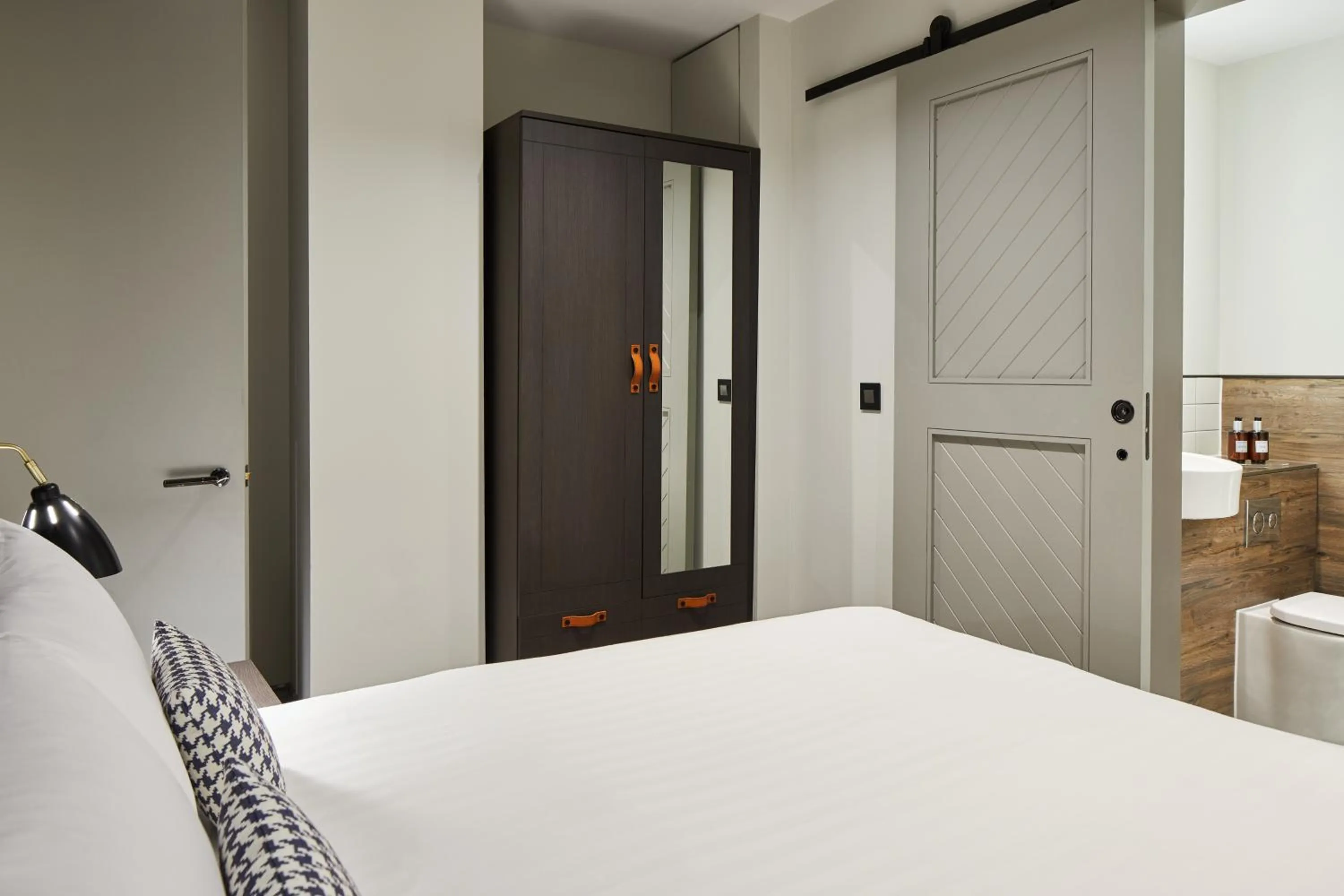 Bedroom, Bed in Residence Inn by Marriott London Bridge