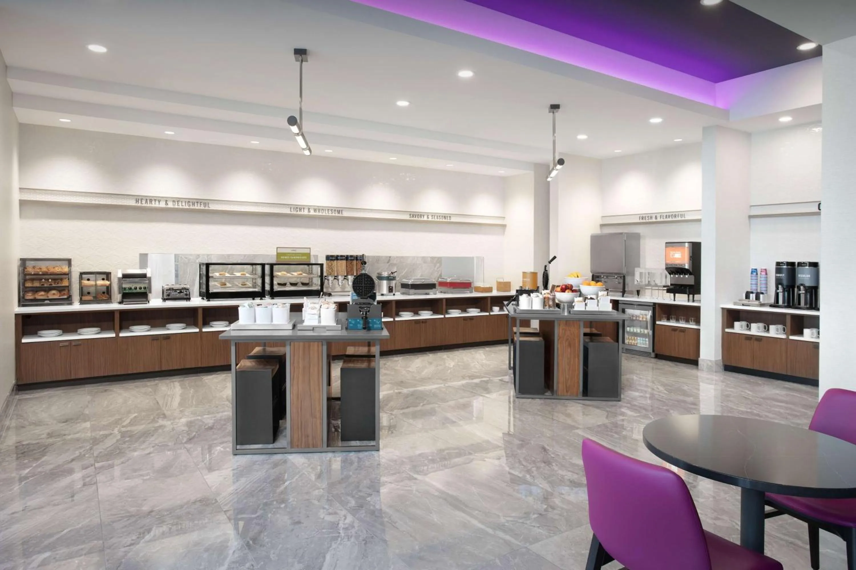 Breakfast in Hampton Inn Huntsville/Village of Providence, AL