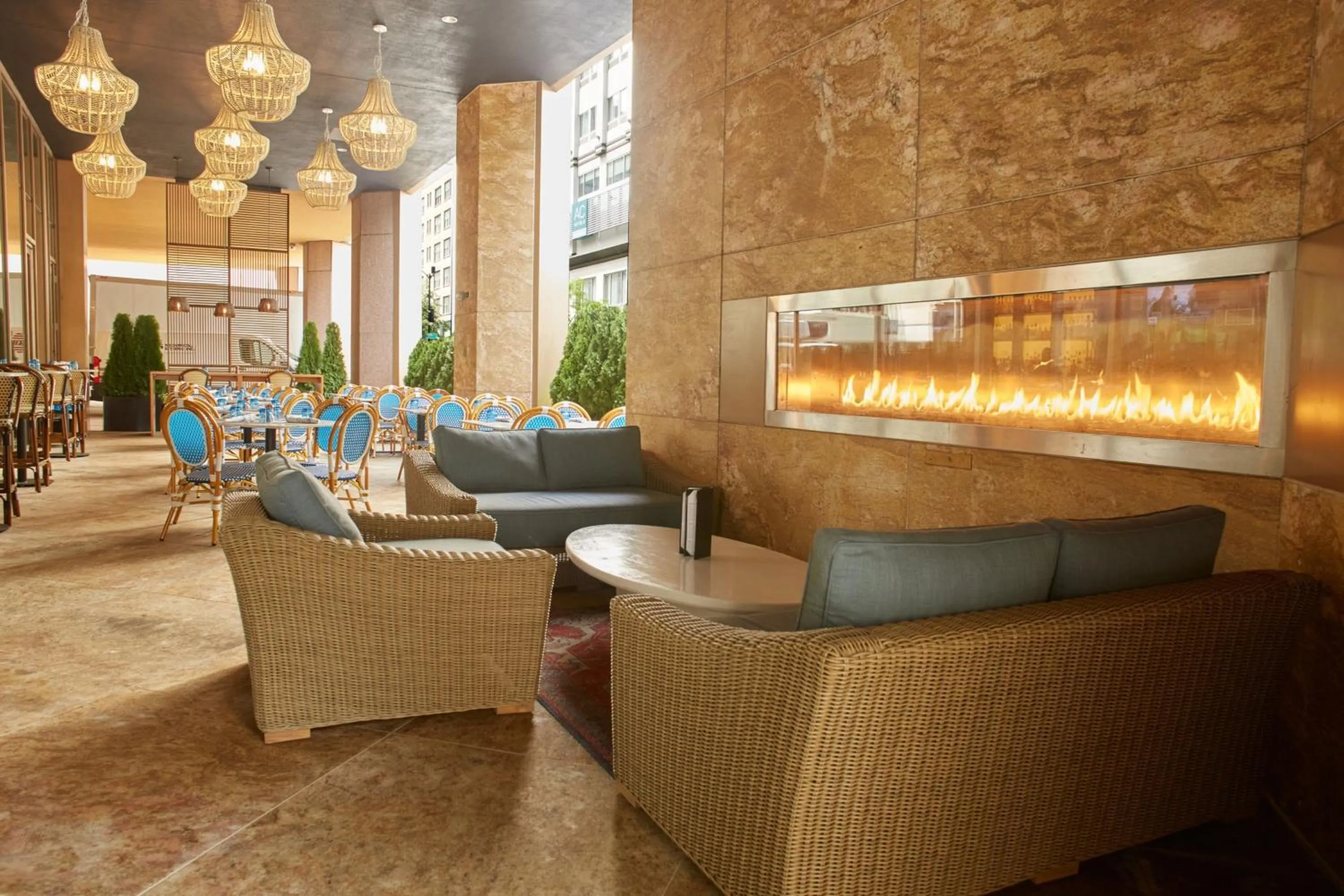 Restaurant/places to eat in Conrad Chicago