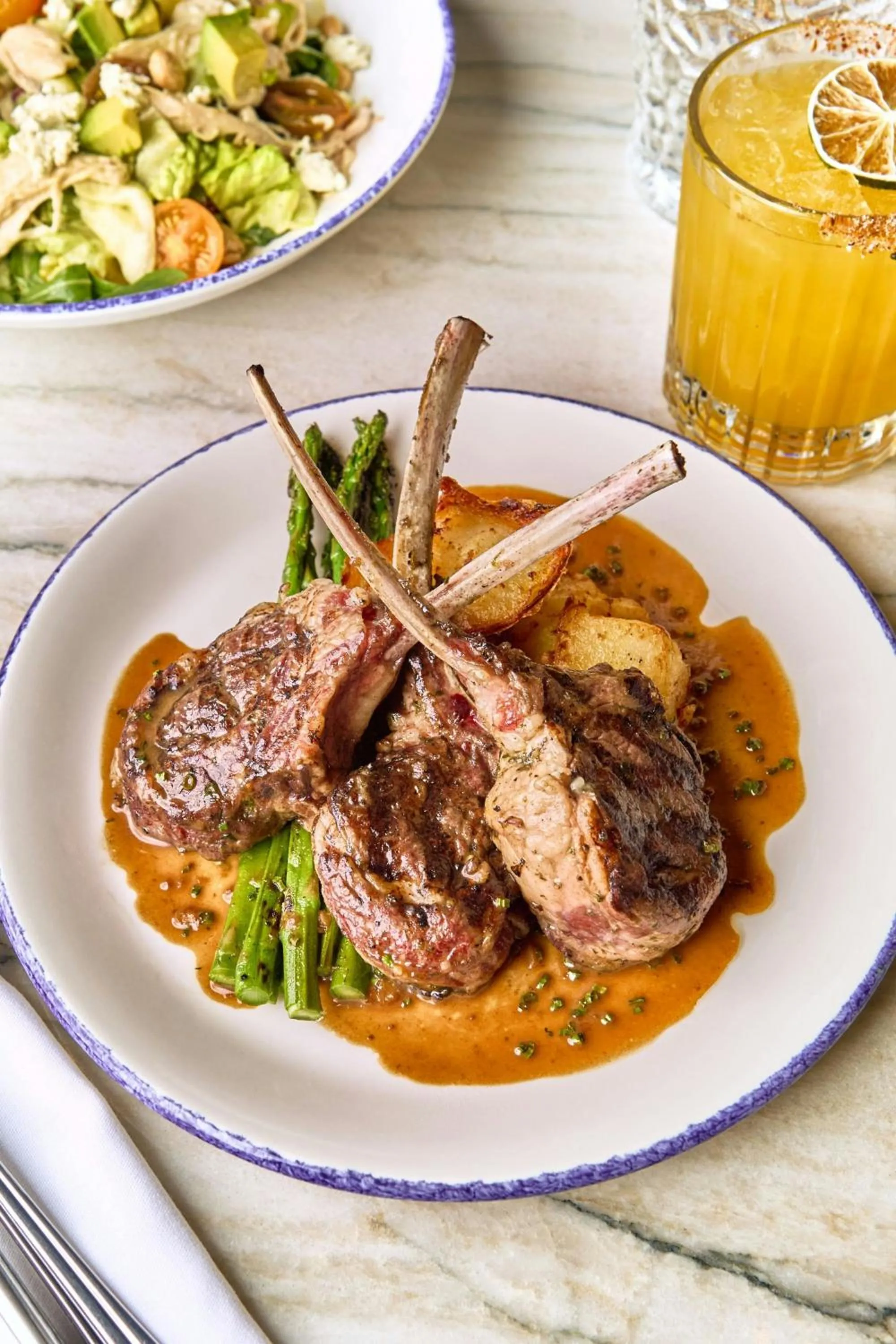 Lounge or bar in Conrad Chicago