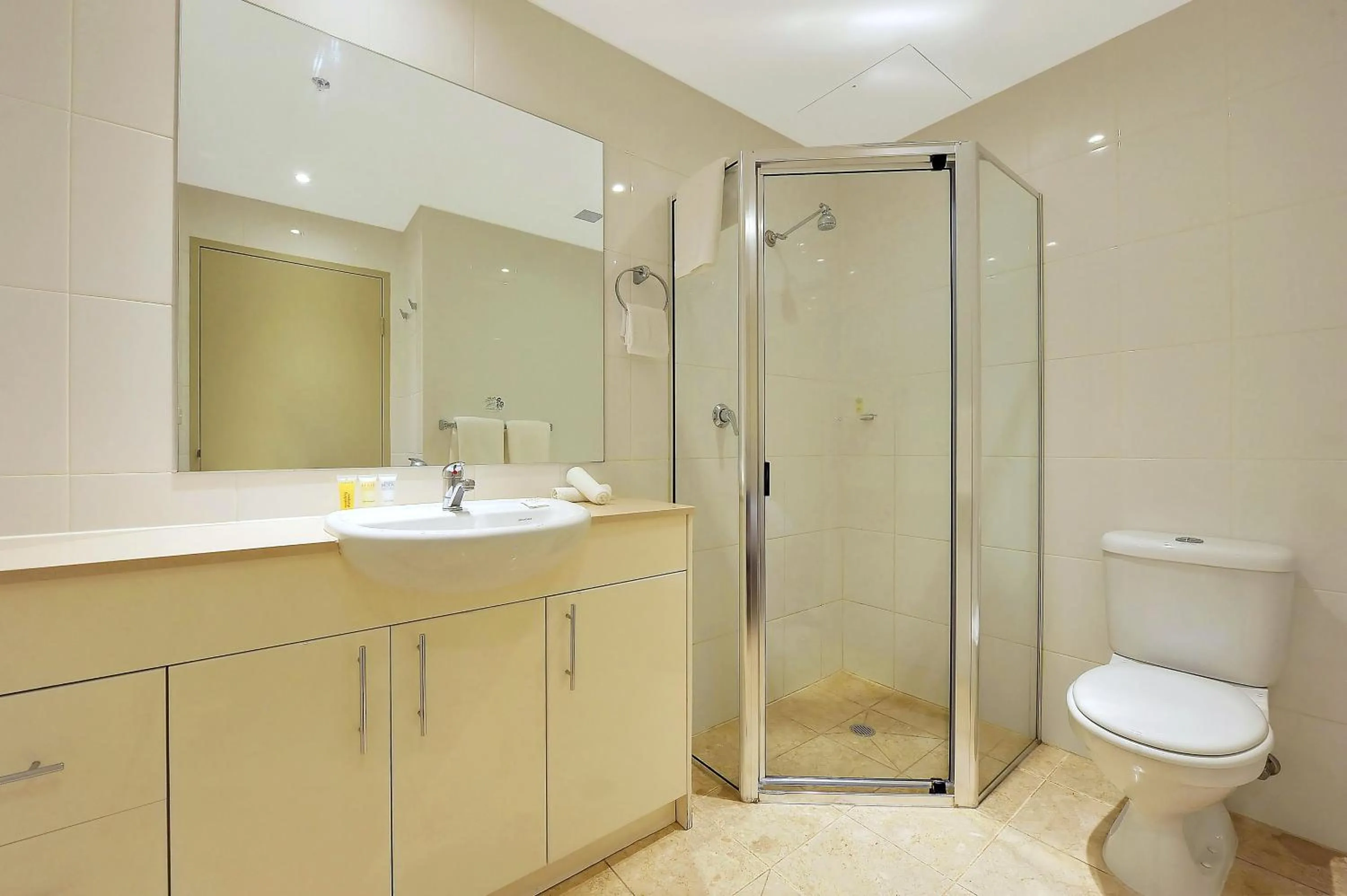 Shower in APX Darling Harbour