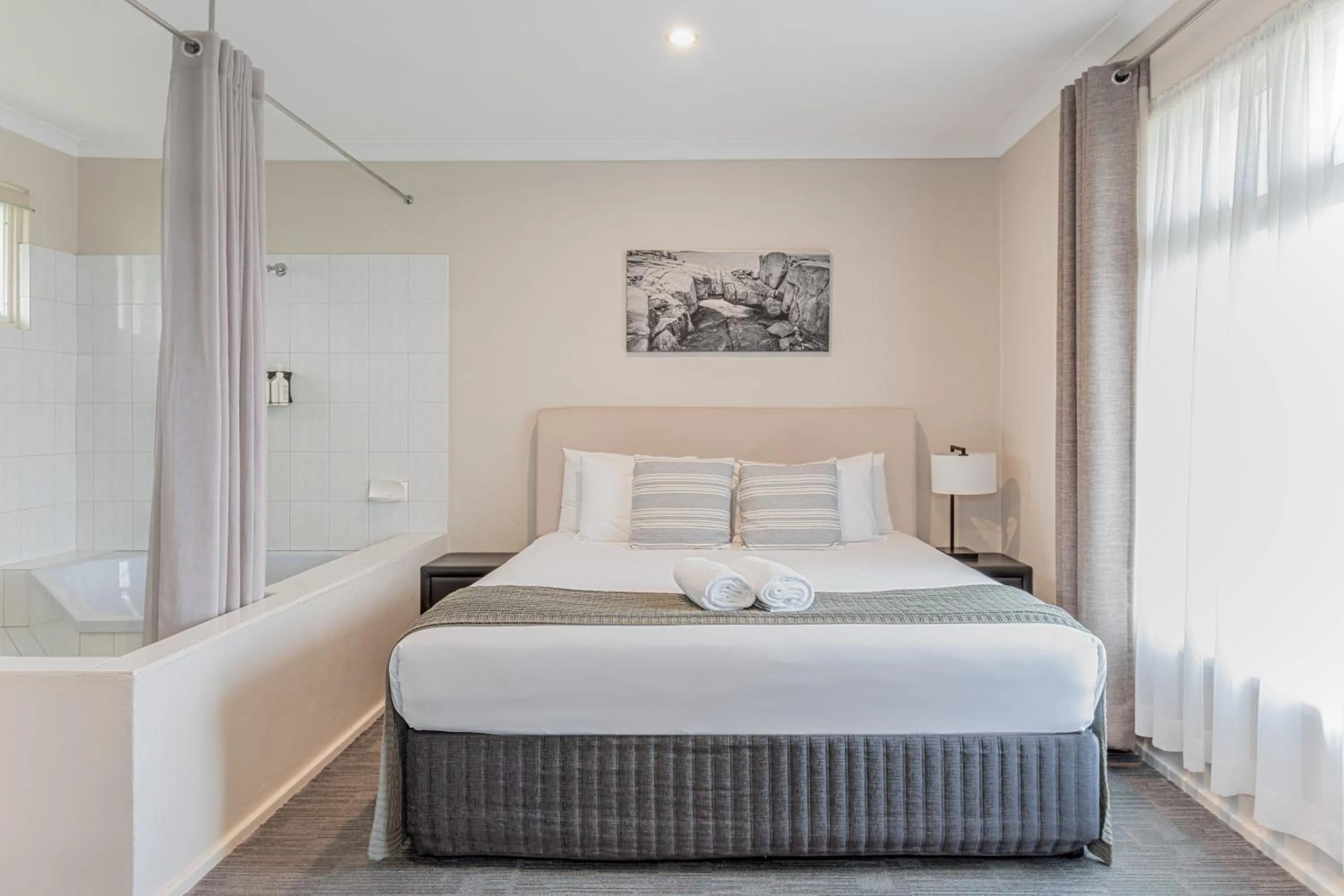 Shower, Bed in Mandala Ace Albany Hotel