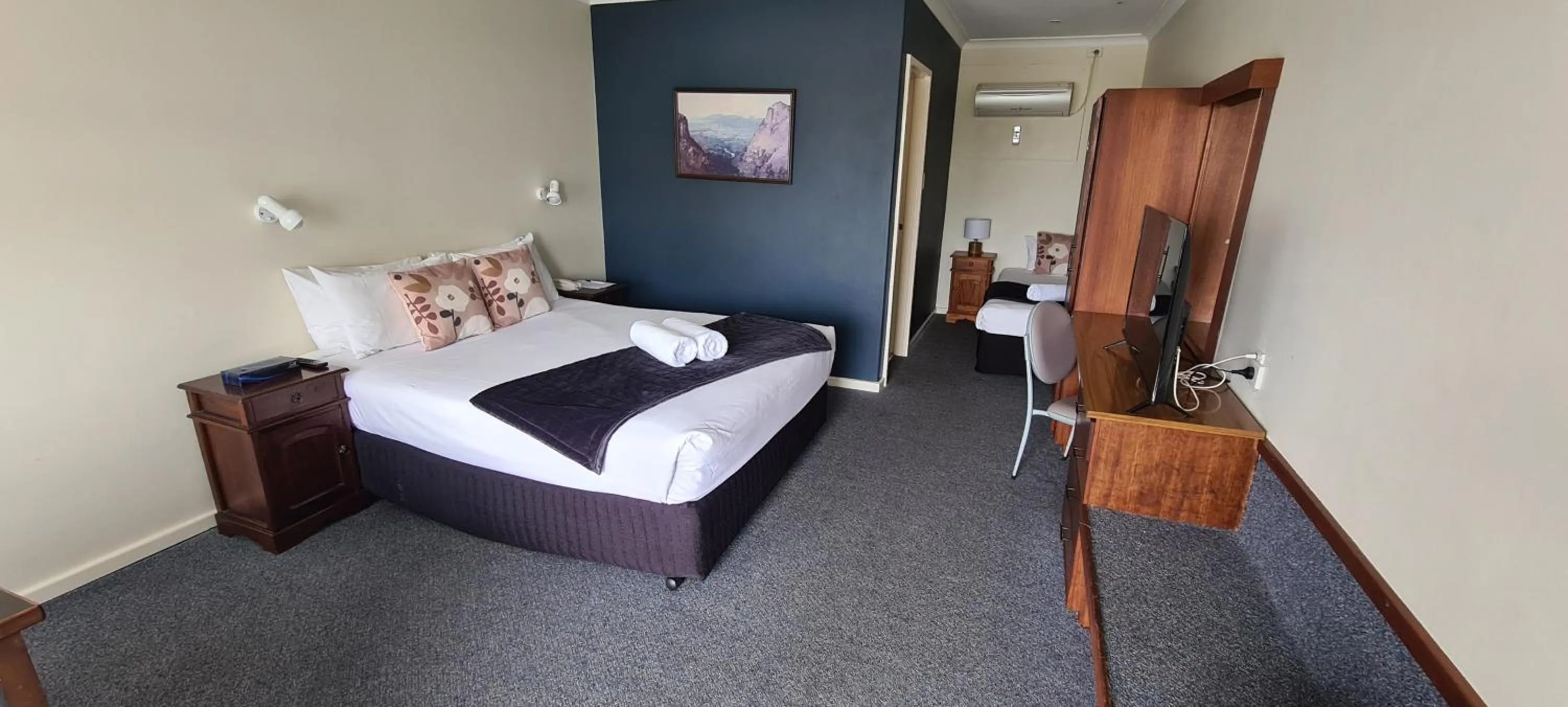 Bed in Mandala Ace Albany Hotel