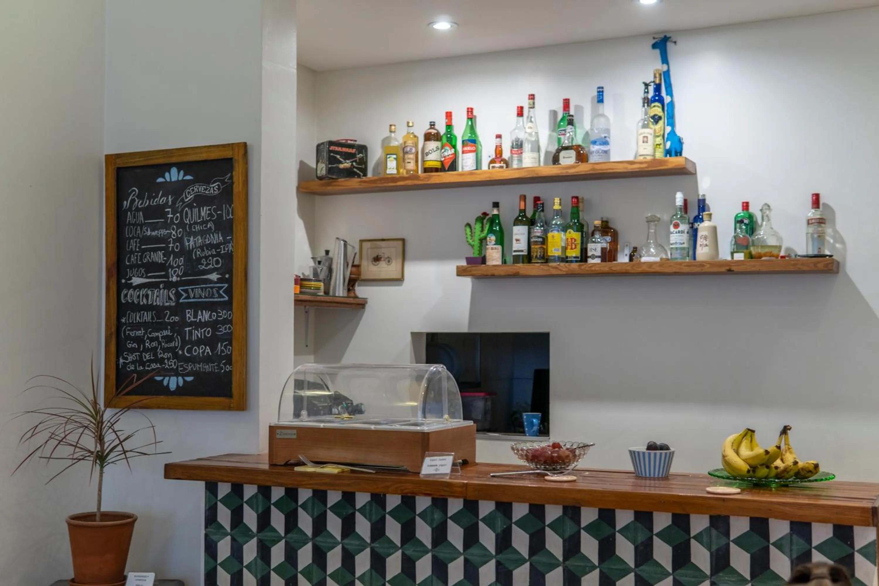 Lounge or bar in L'Adresse Hôtel Boutique