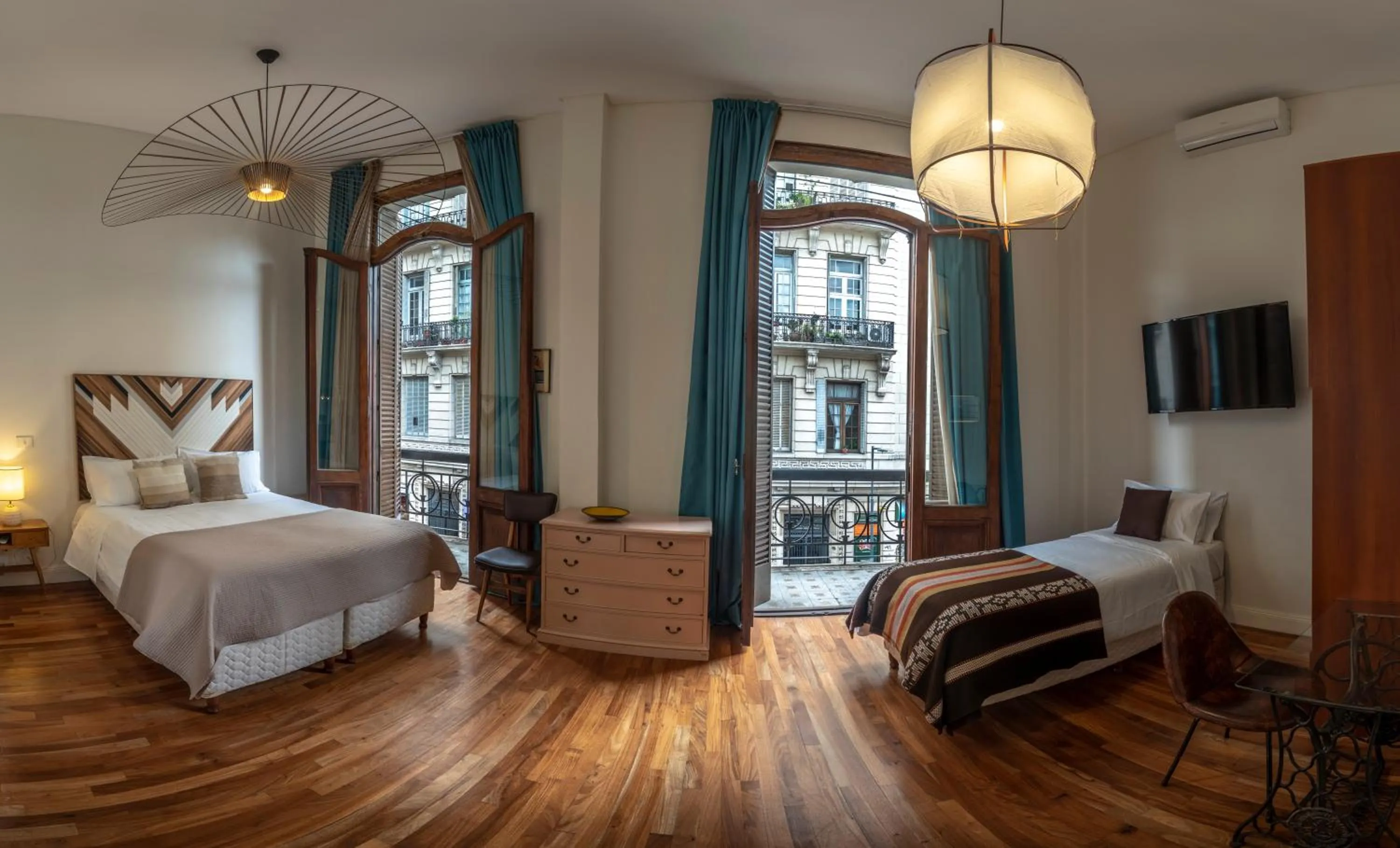 Photo of the whole room, Bed in L'Adresse Hôtel Boutique