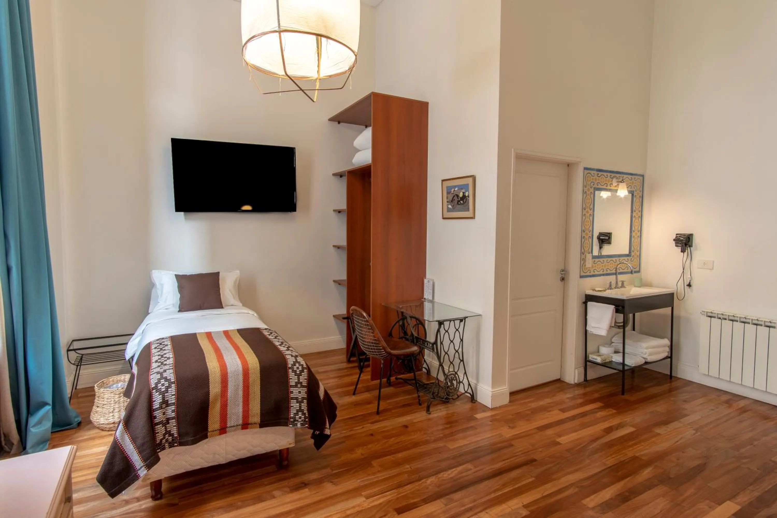 Bathroom, Bed in L'Adresse Hôtel Boutique