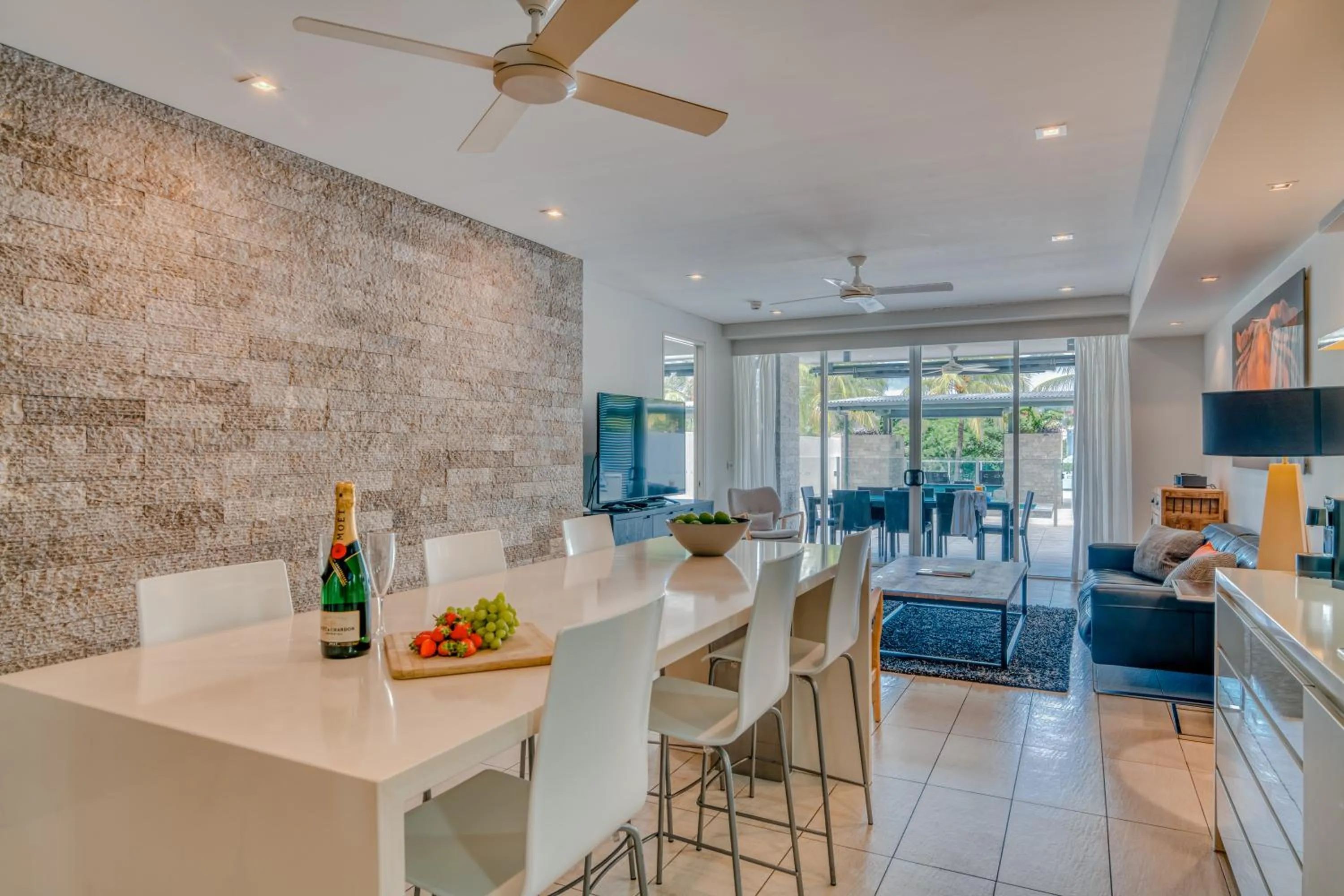 Kitchen or kitchenette in Coconut Grove