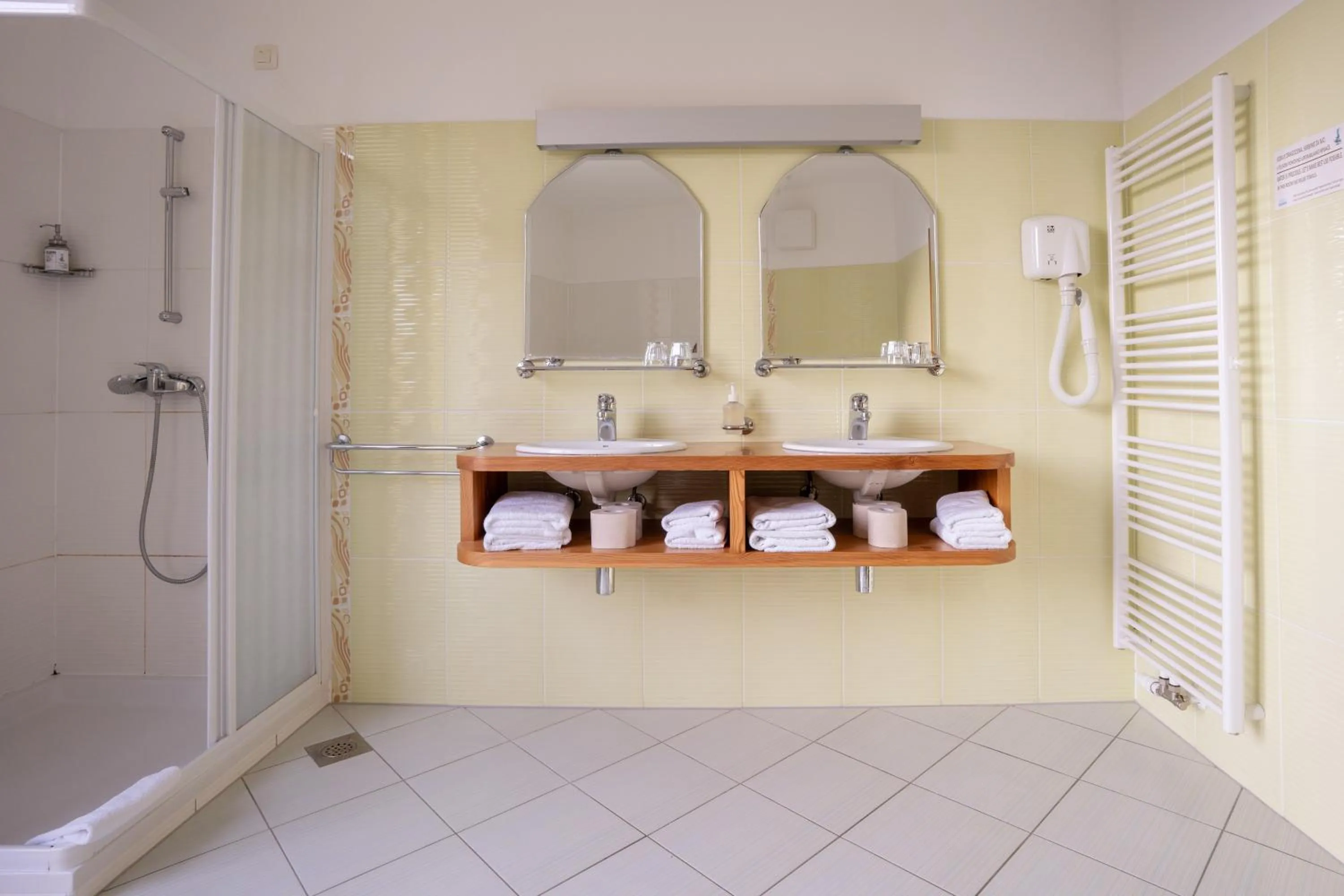 Shower in Hotel Boka